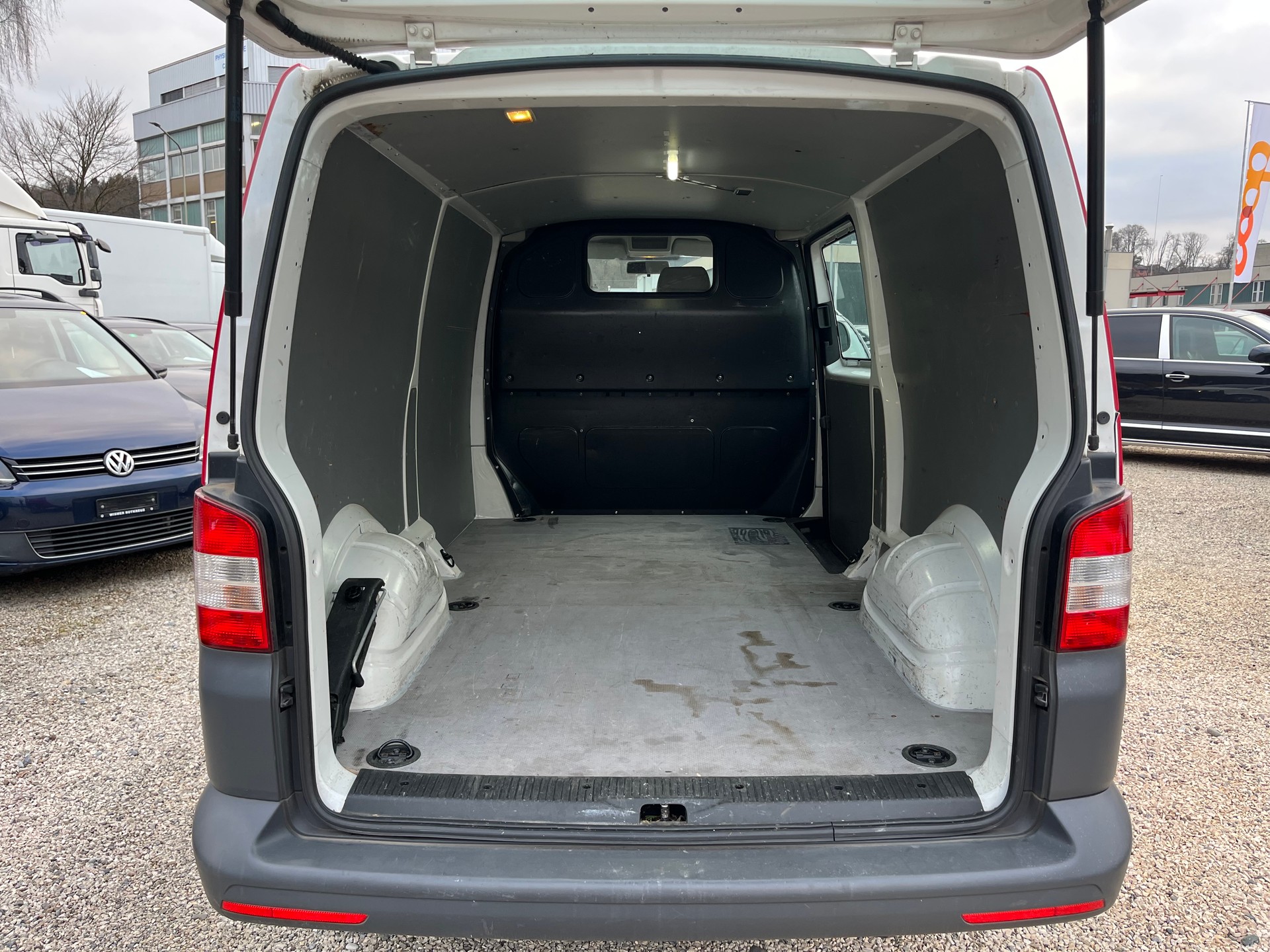 VW T5 2.0 TDI-image-7