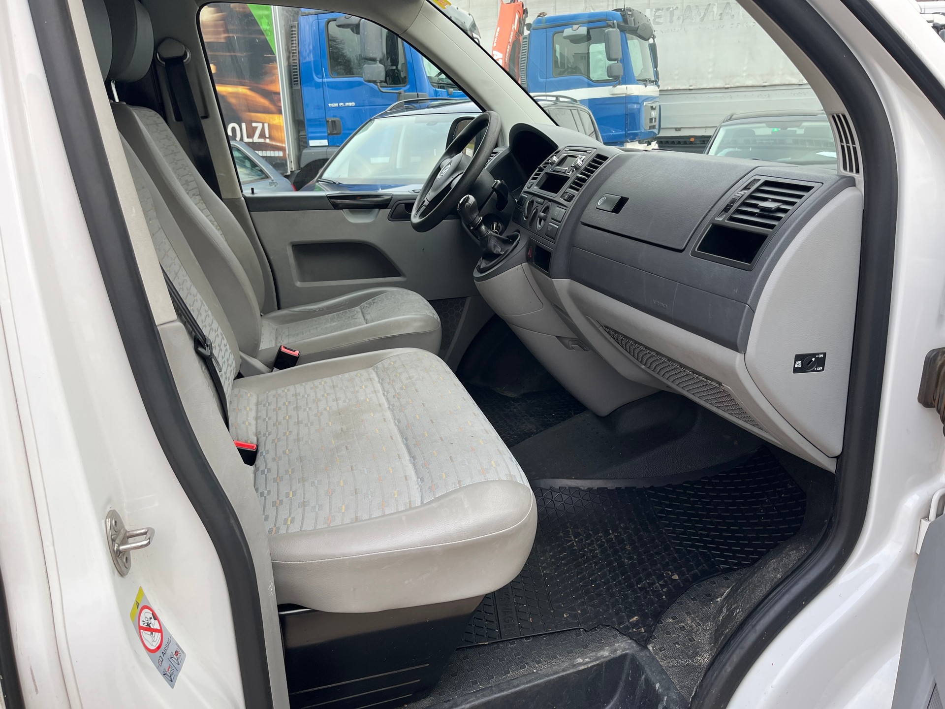 VW T5 2.0 TDI-image-10