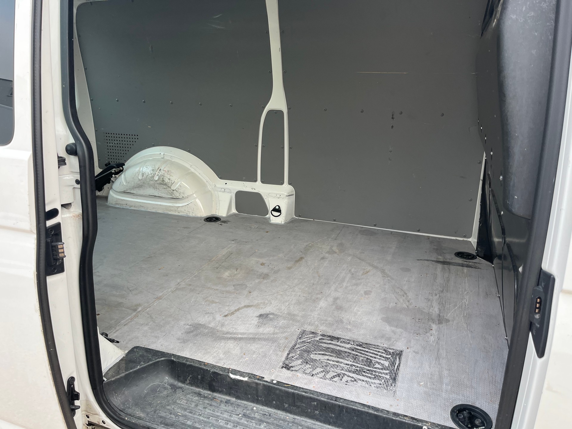 VW T5 2.0 TDI-image-8