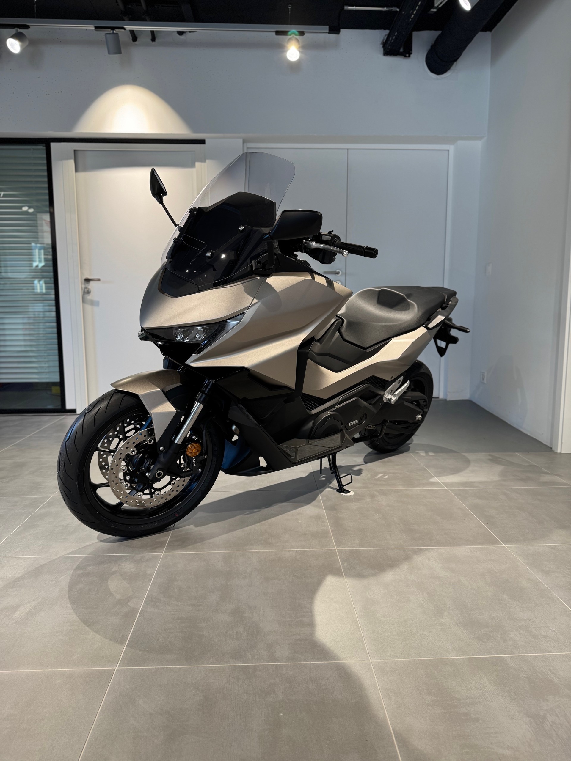 HONDA FORZA 750-image-1