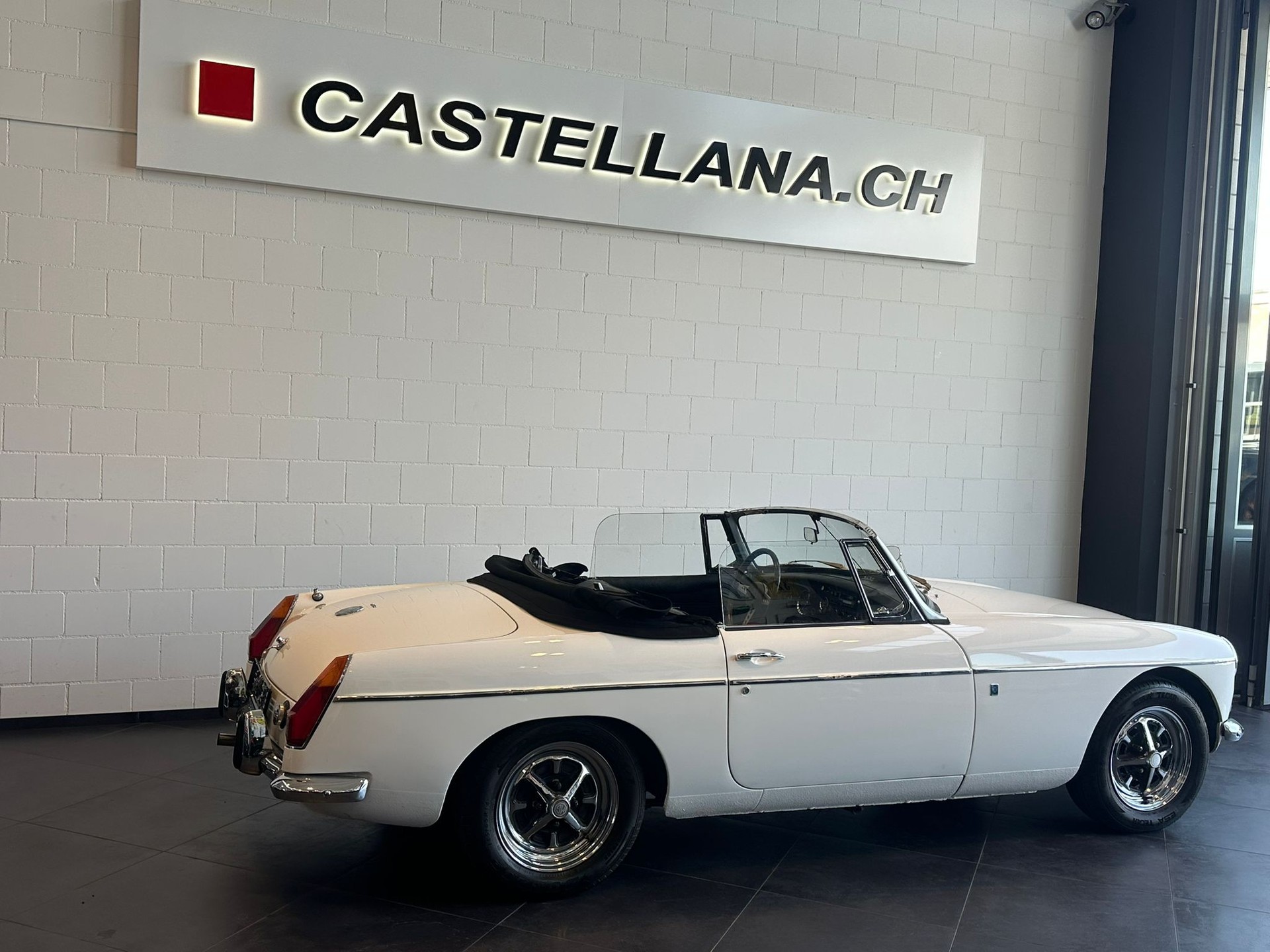 MG MGB-showroom-element-3