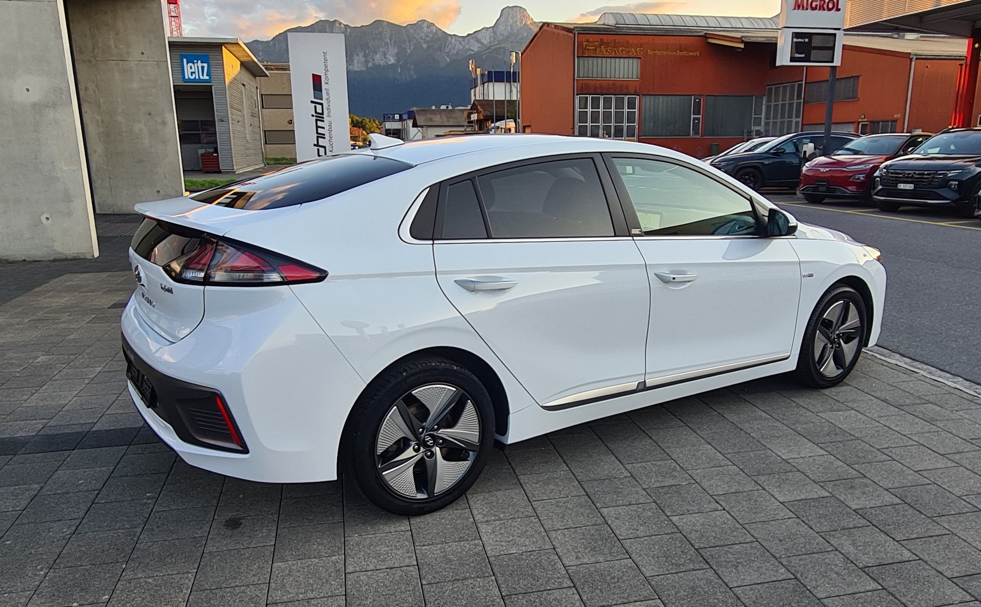 HYUNDAI Ioniq 1.6 GDi HEV Vertex DCT-showroom-element-3