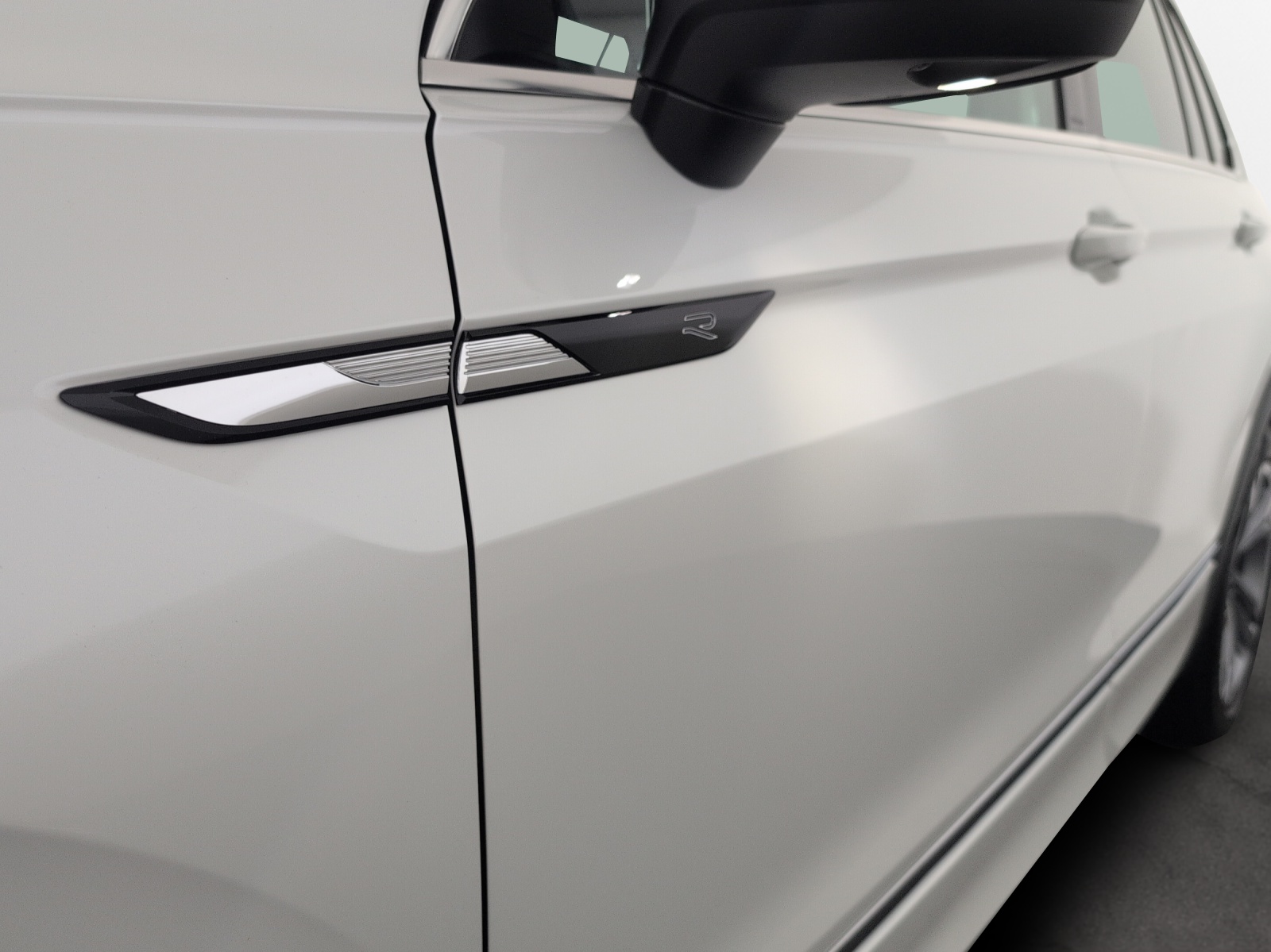 VW Tiguan 2.0TSI R-Line 4Motion DSG-image-4