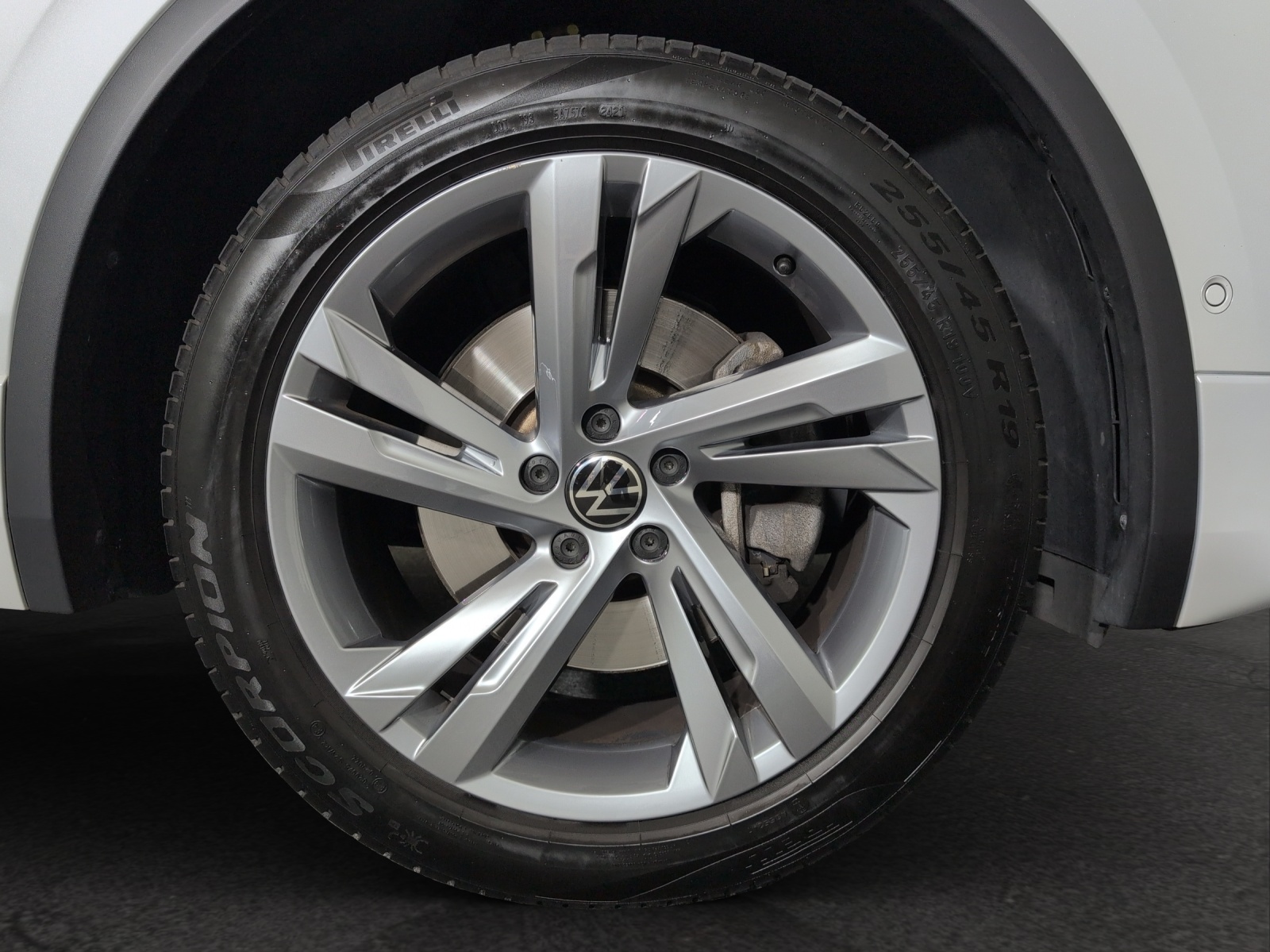 VW Tiguan 2.0TSI R-Line 4Motion DSG-image-5
