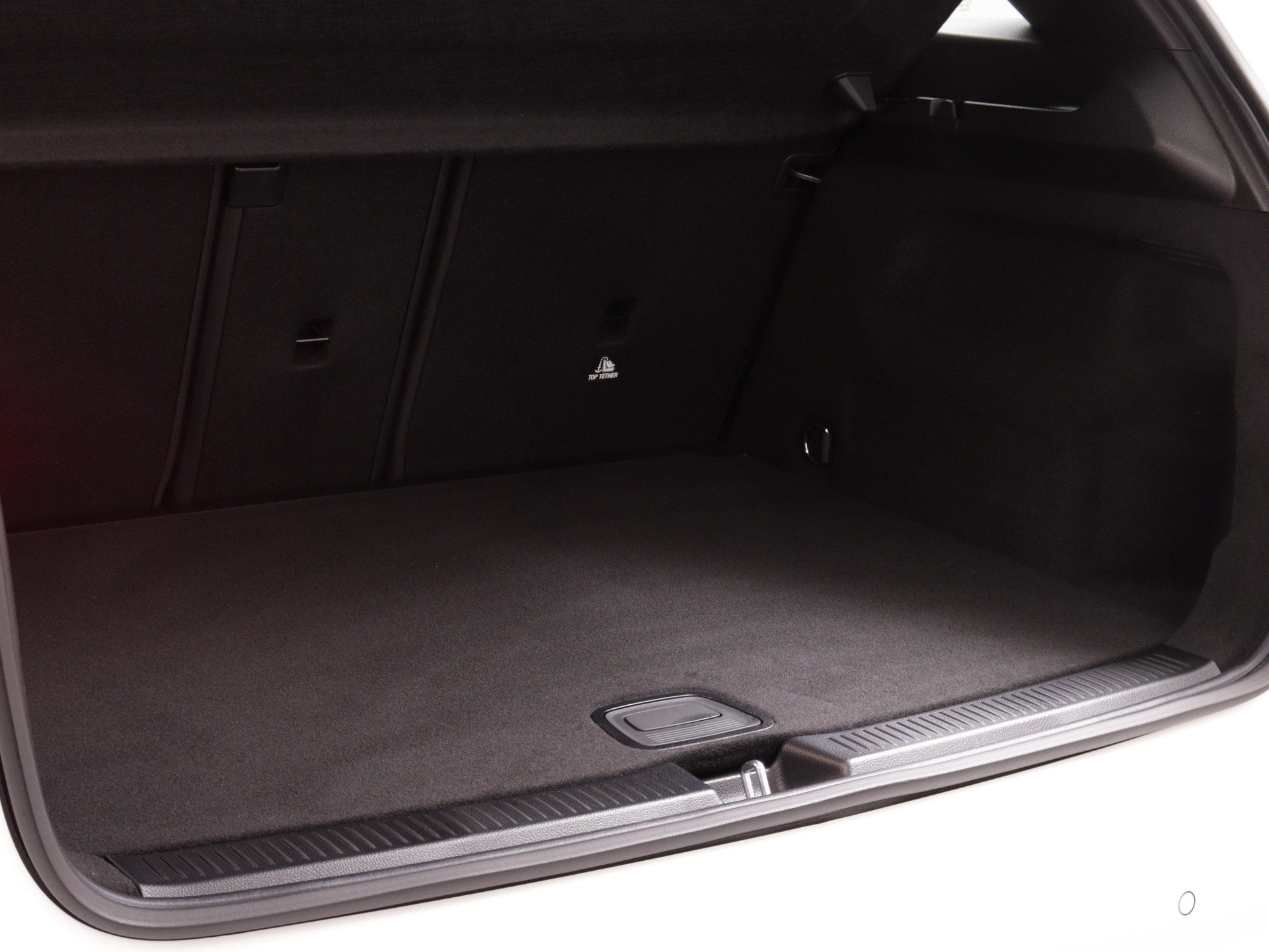 MERCEDES-BENZ B 200 AMG Line-image-5