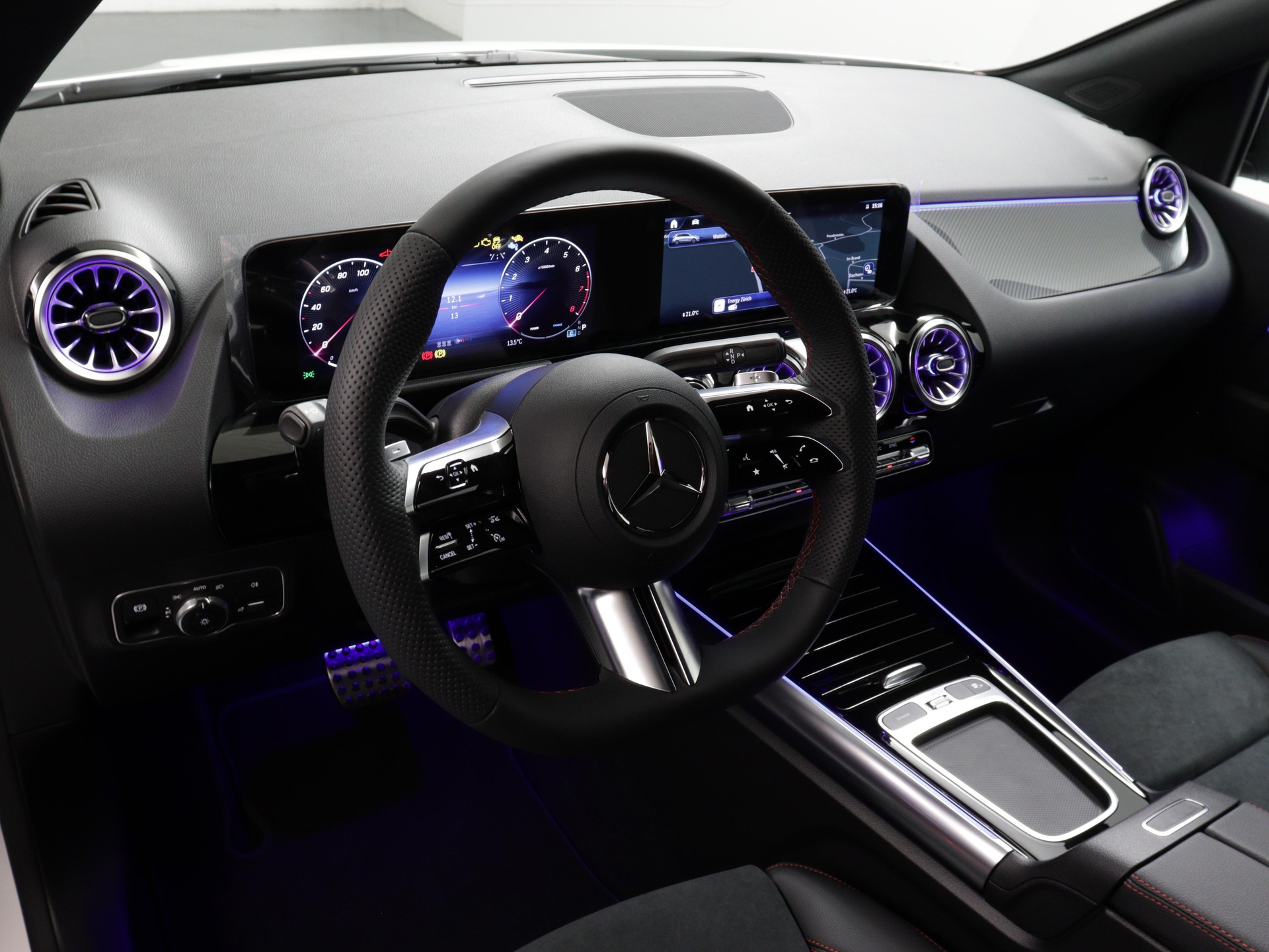 MERCEDES-BENZ B 200 AMG Line-image-7