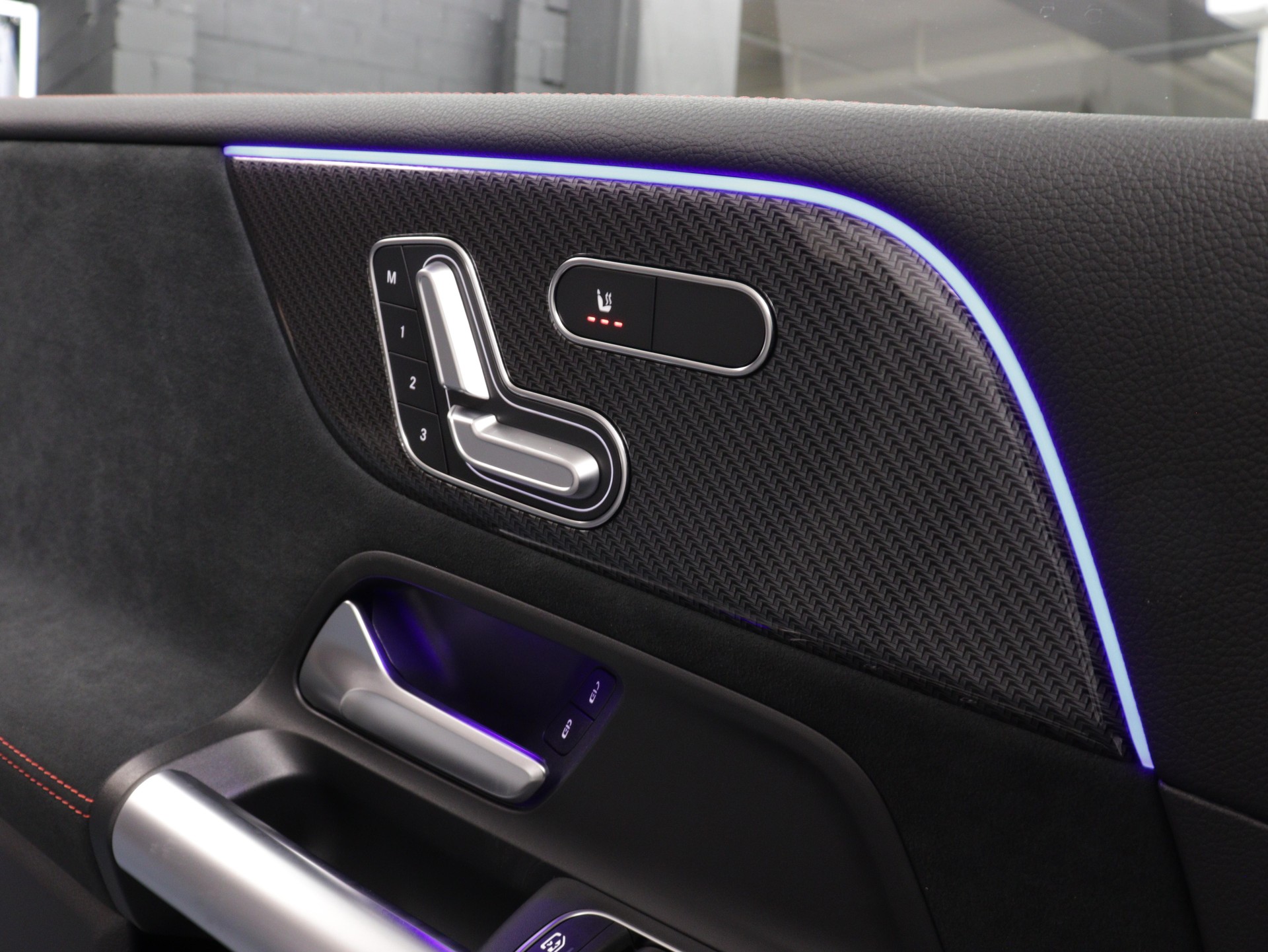MERCEDES-BENZ B 200 AMG Line-image-9