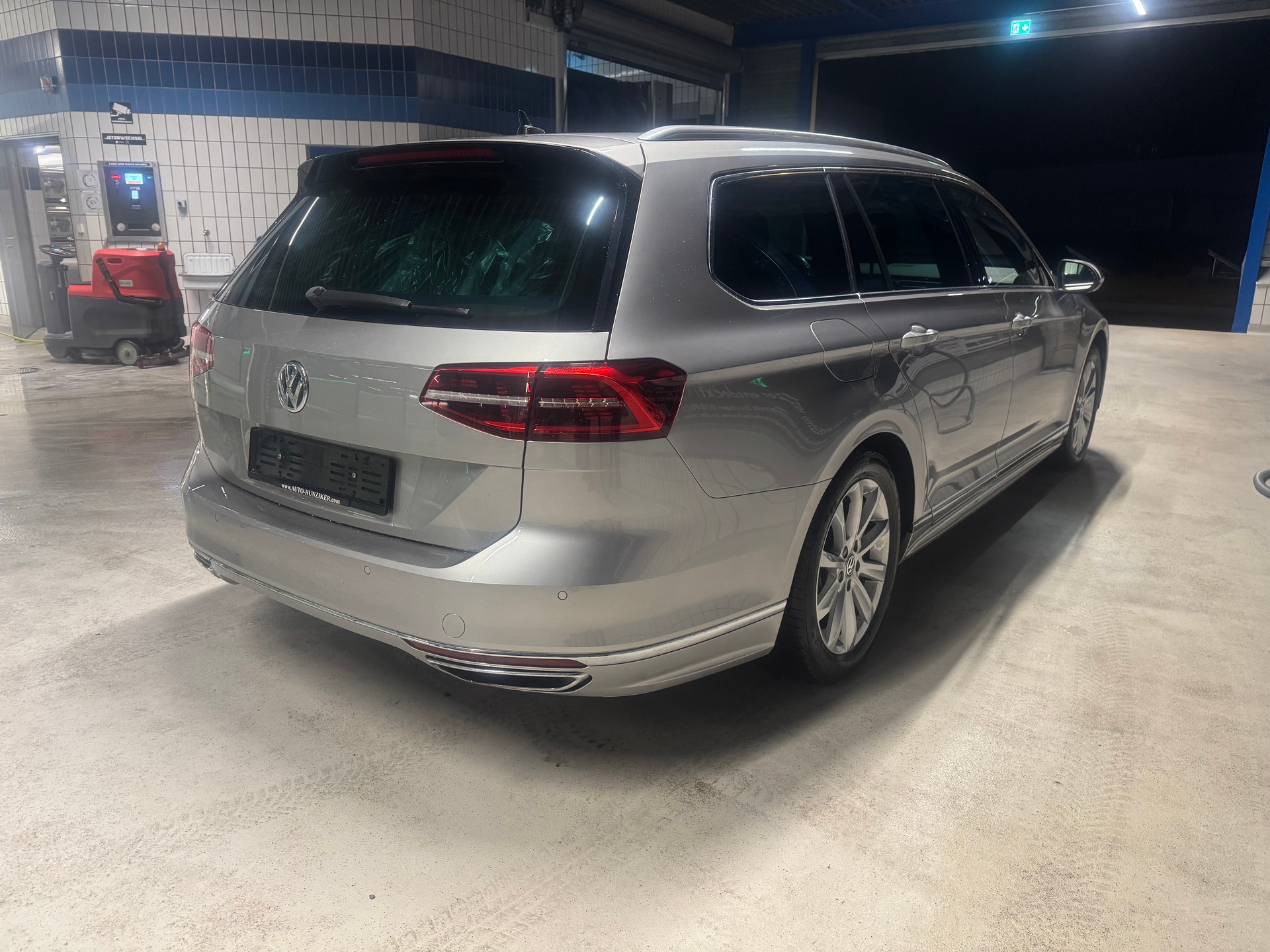 VW Passat Variant 2.0 TSI R-Line ABT 4Motion DSG-image-4