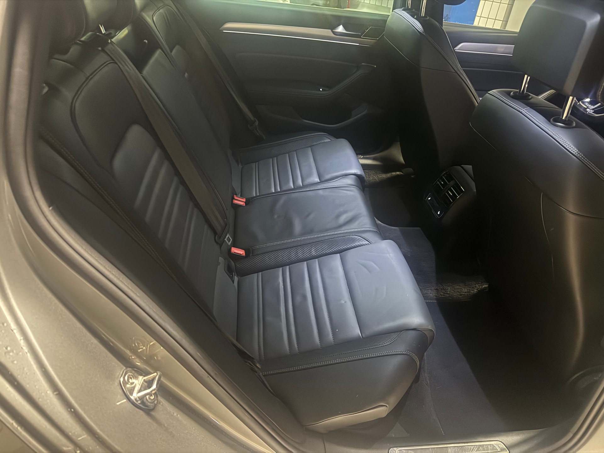 VW Passat Variant 2.0 TSI R-Line ABT 4Motion DSG-image-9