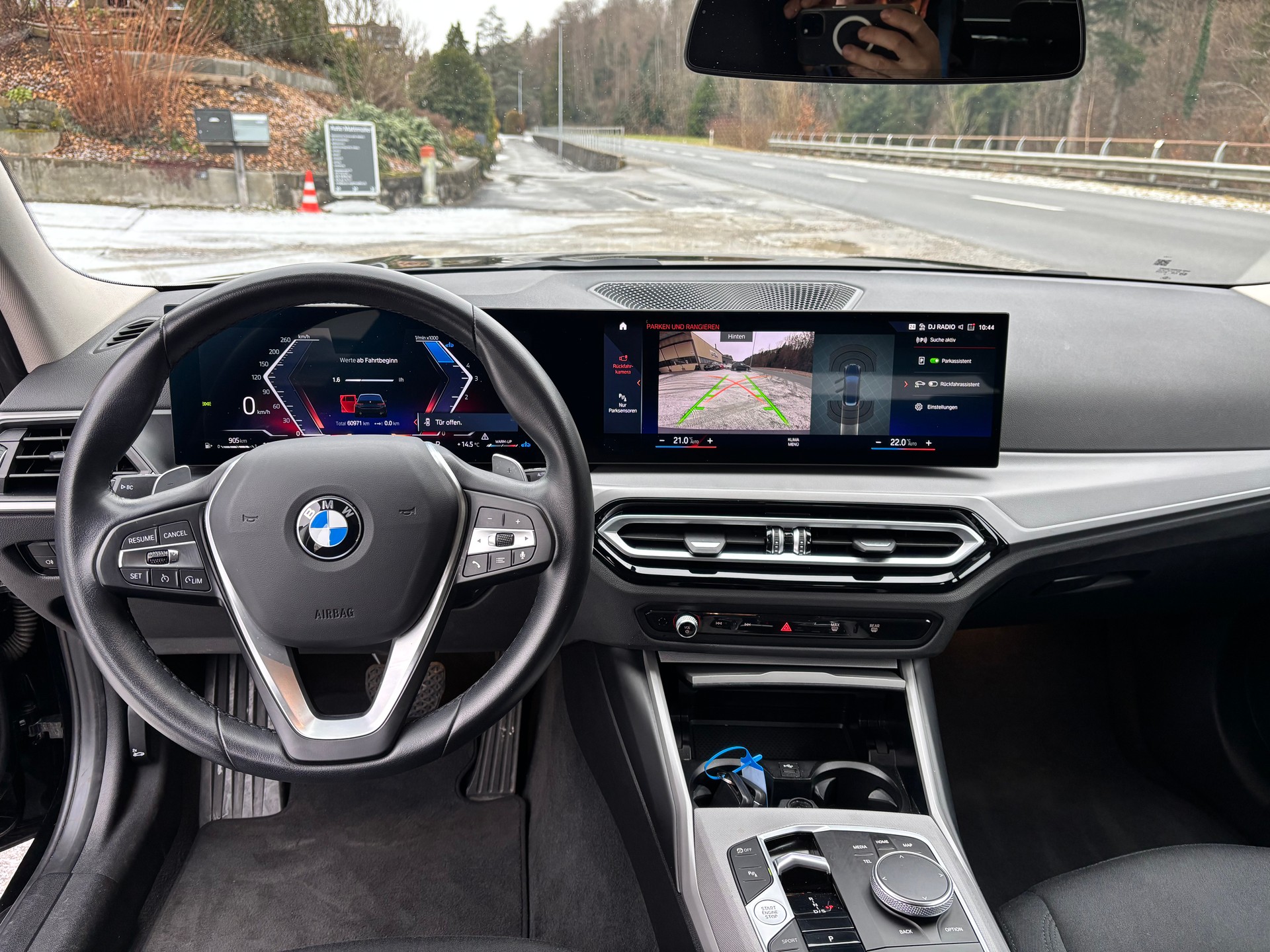 BMW 320d xDrive 48V Touring Steptronic-image-4