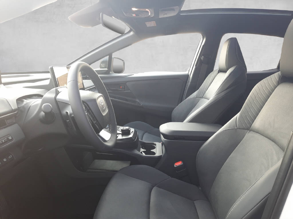 TOYOTA C-HR+ Premium AWD-image-4