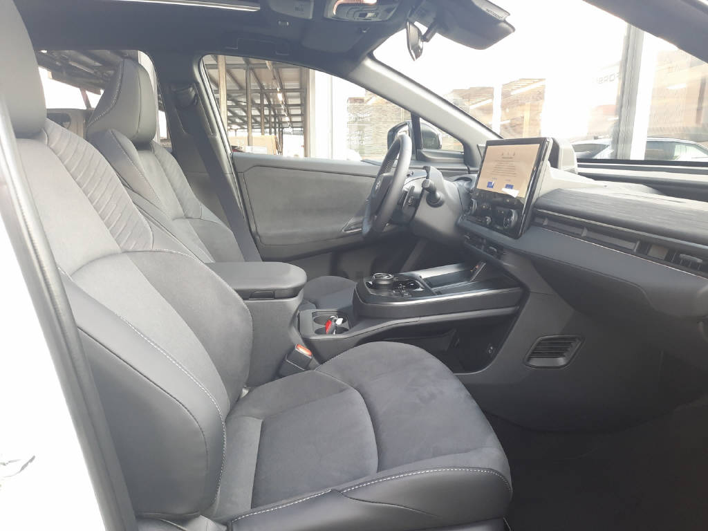 TOYOTA C-HR+ Premium AWD-image-10