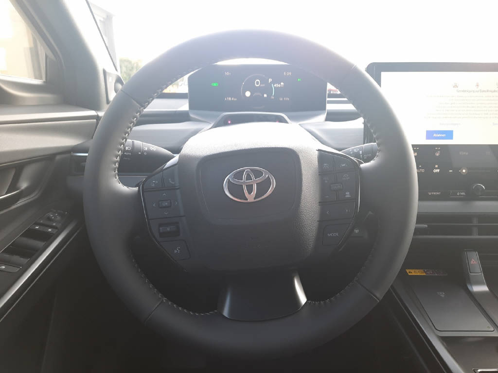 TOYOTA C-HR+ Premium AWD-image-6
