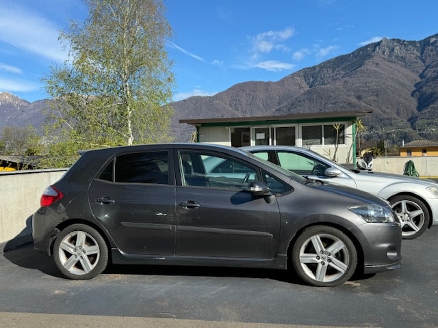 TOYOTA Auris 2.2 D-4D CleanPower Linea Sol Premium-image-2