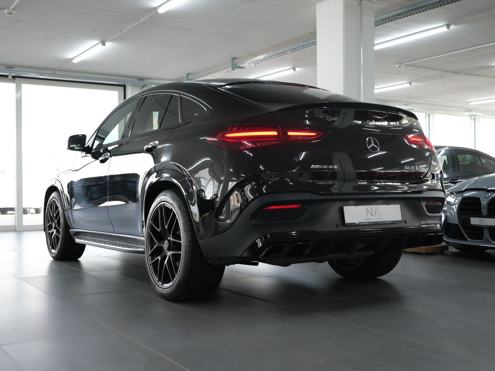 MERCEDES-BENZ GLE Coupé 63 S AMG 4Matic+ Speedshift *Burmester* *Carbon Packet* *Werksgarantie*-image-4