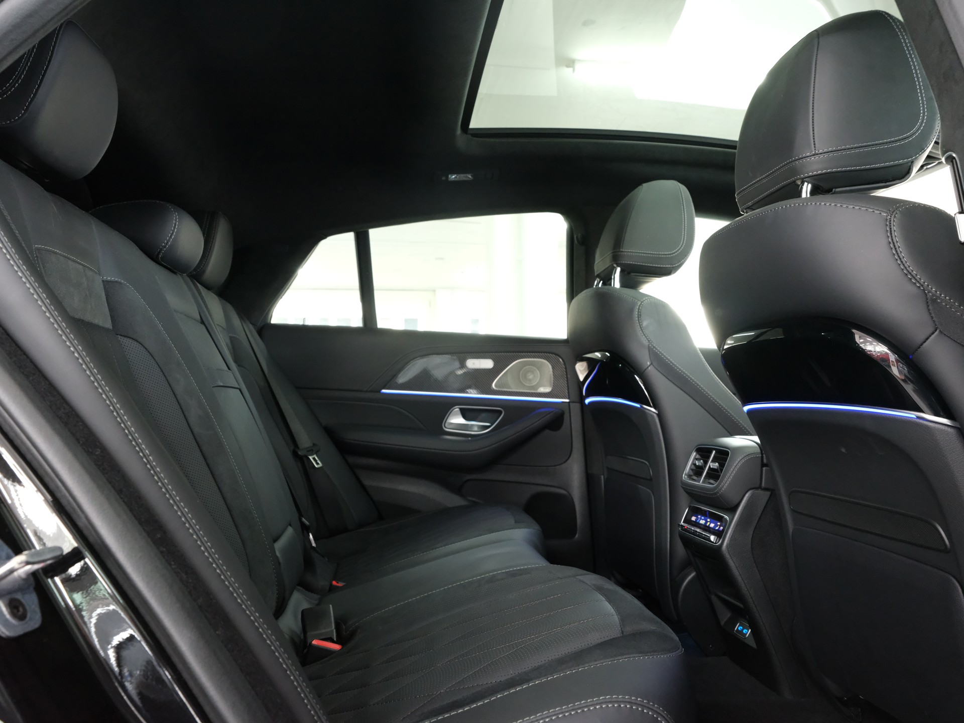 MERCEDES-BENZ GLE Coupé 63 S AMG 4Matic+ Speedshift *Burmester* *Carbon Packet* *Werksgarantie*-image-19