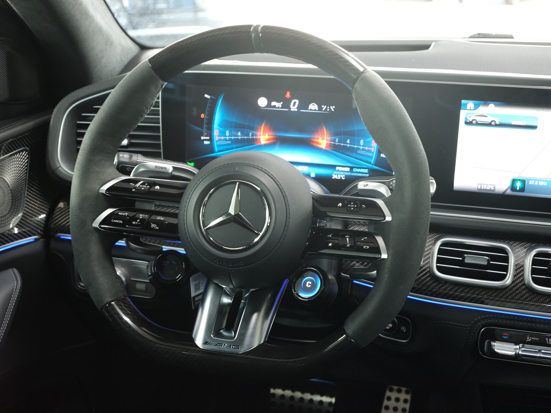 MERCEDES-BENZ GLE Coupé 63 S AMG 4Matic+ Speedshift *Burmester* *Carbon Packet* *Werksgarantie*-image-22