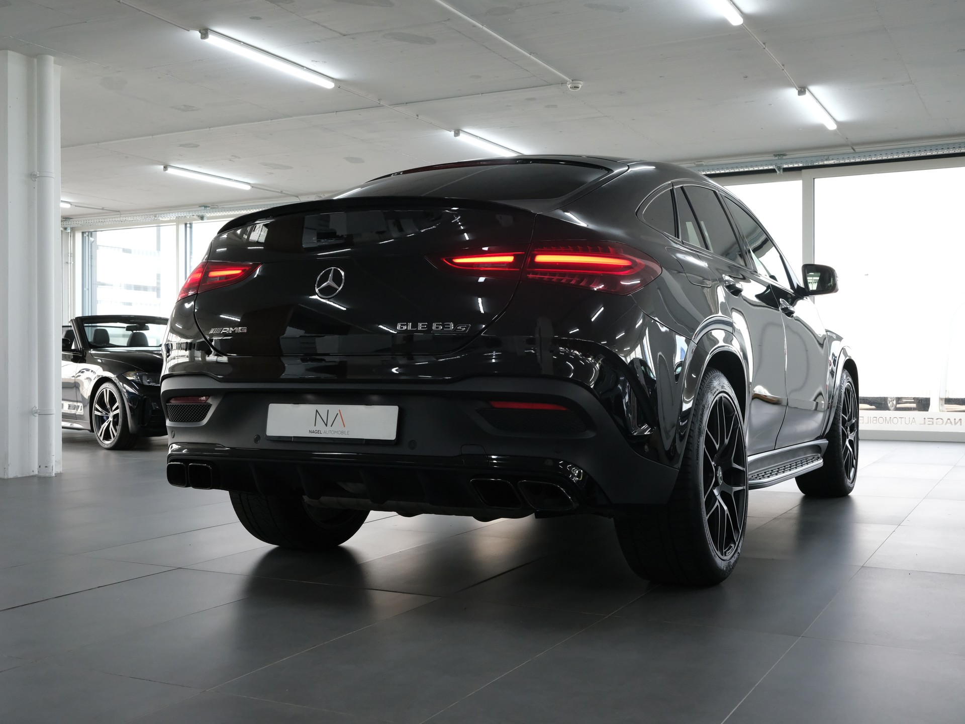 MERCEDES-BENZ GLE Coupé 63 S AMG 4Matic+ Speedshift *Burmester* *Carbon Packet* *Werksgarantie*-showroom-element-2