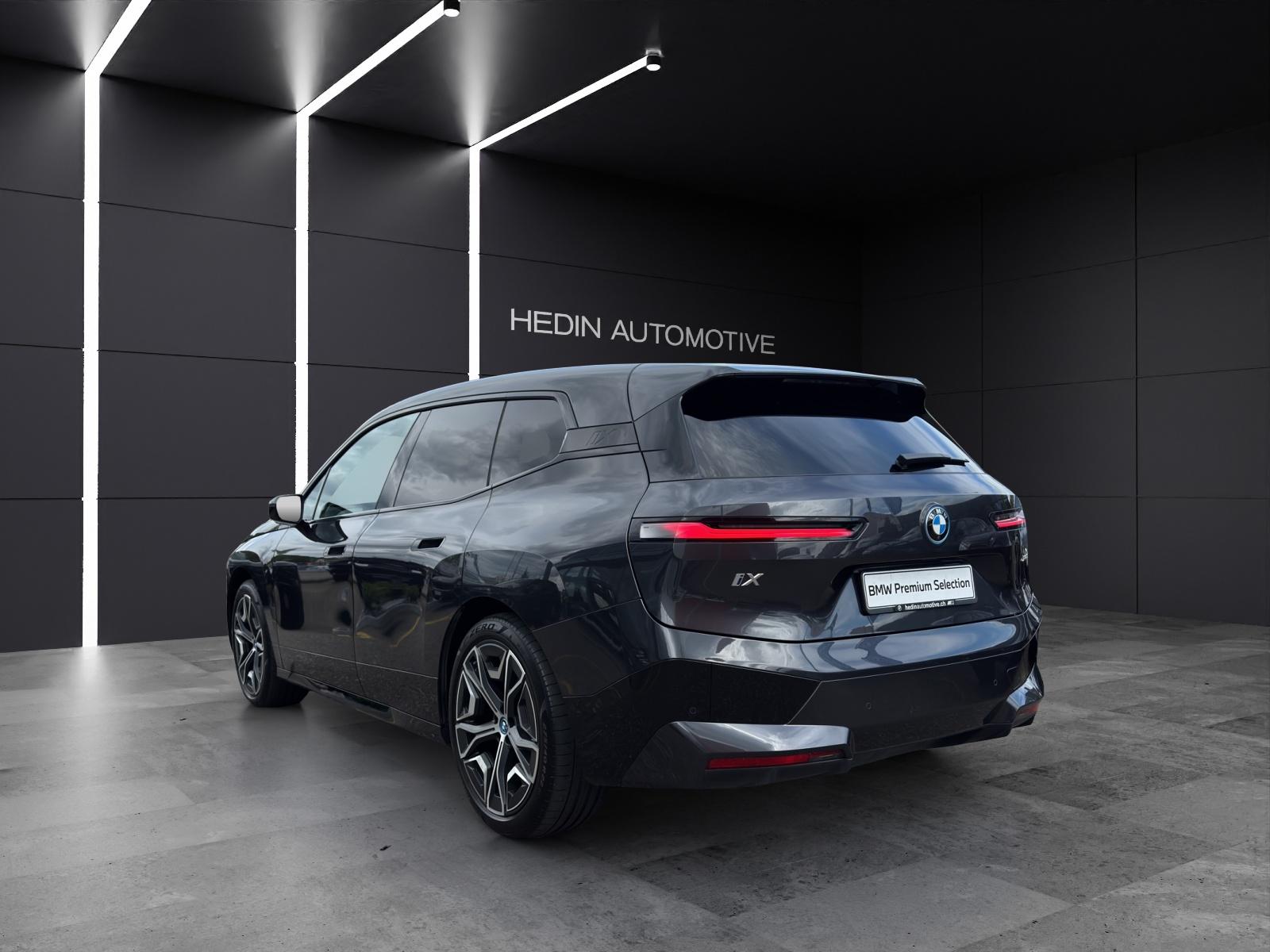 BMW iX xDrive40-showroom-element-3