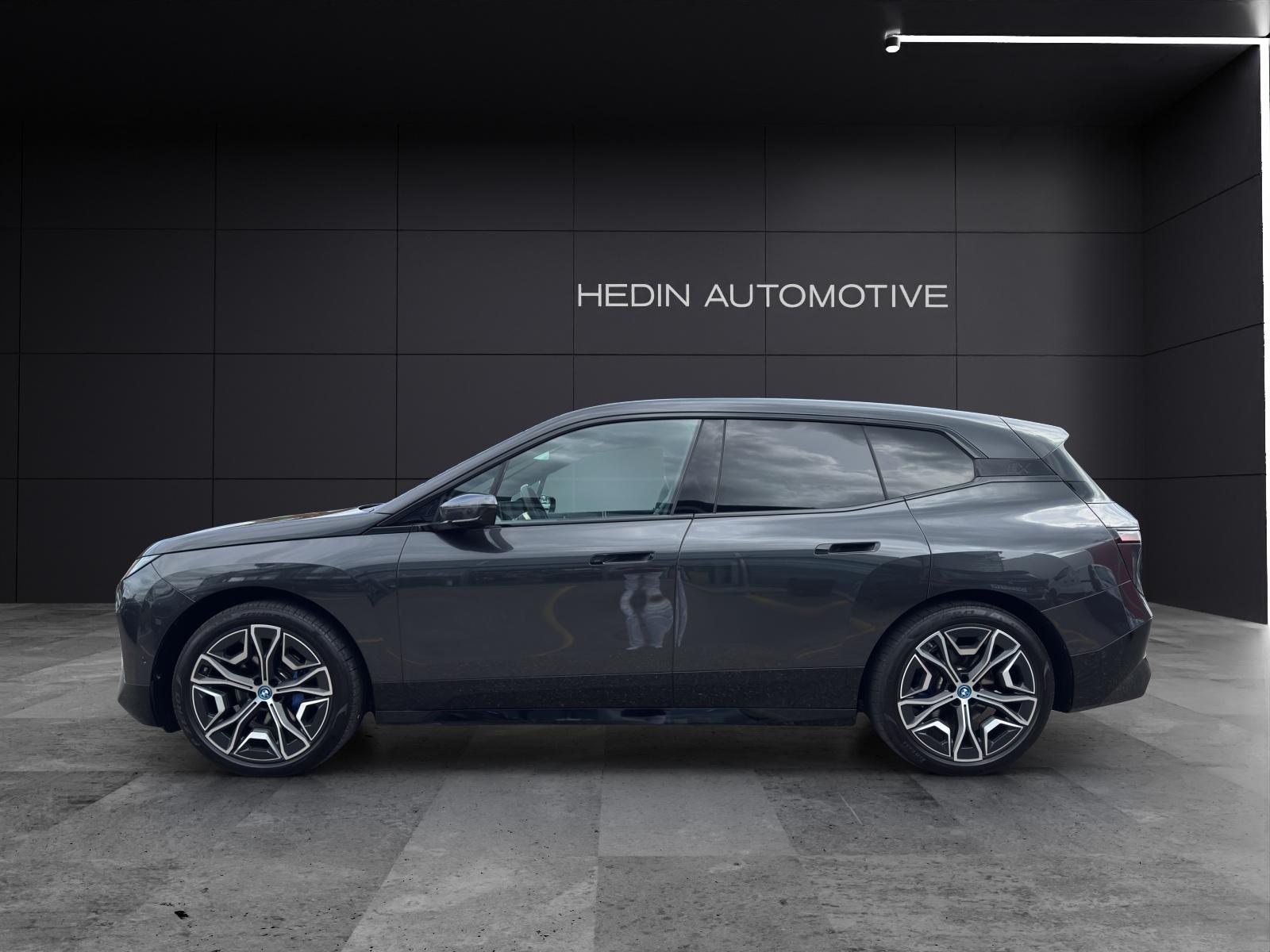 BMW iX xDrive40-showroom-element-2