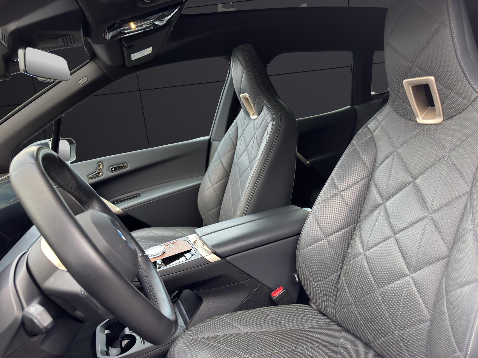BMW iX xDrive40-showroom-element-1