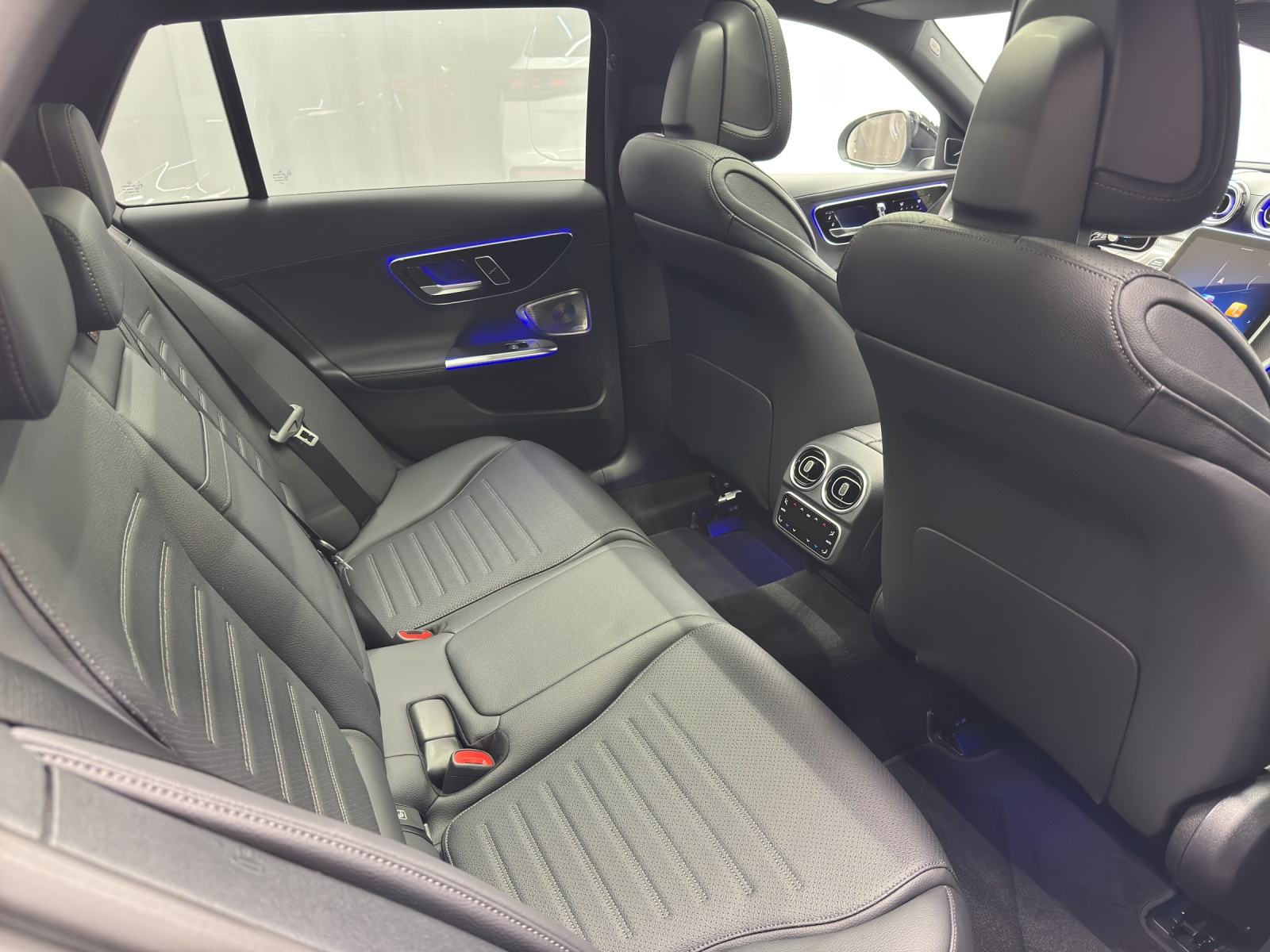 MERCEDES-BENZ C 220 d AMG Line 4Matic T- Modell Swiss Star-image-9