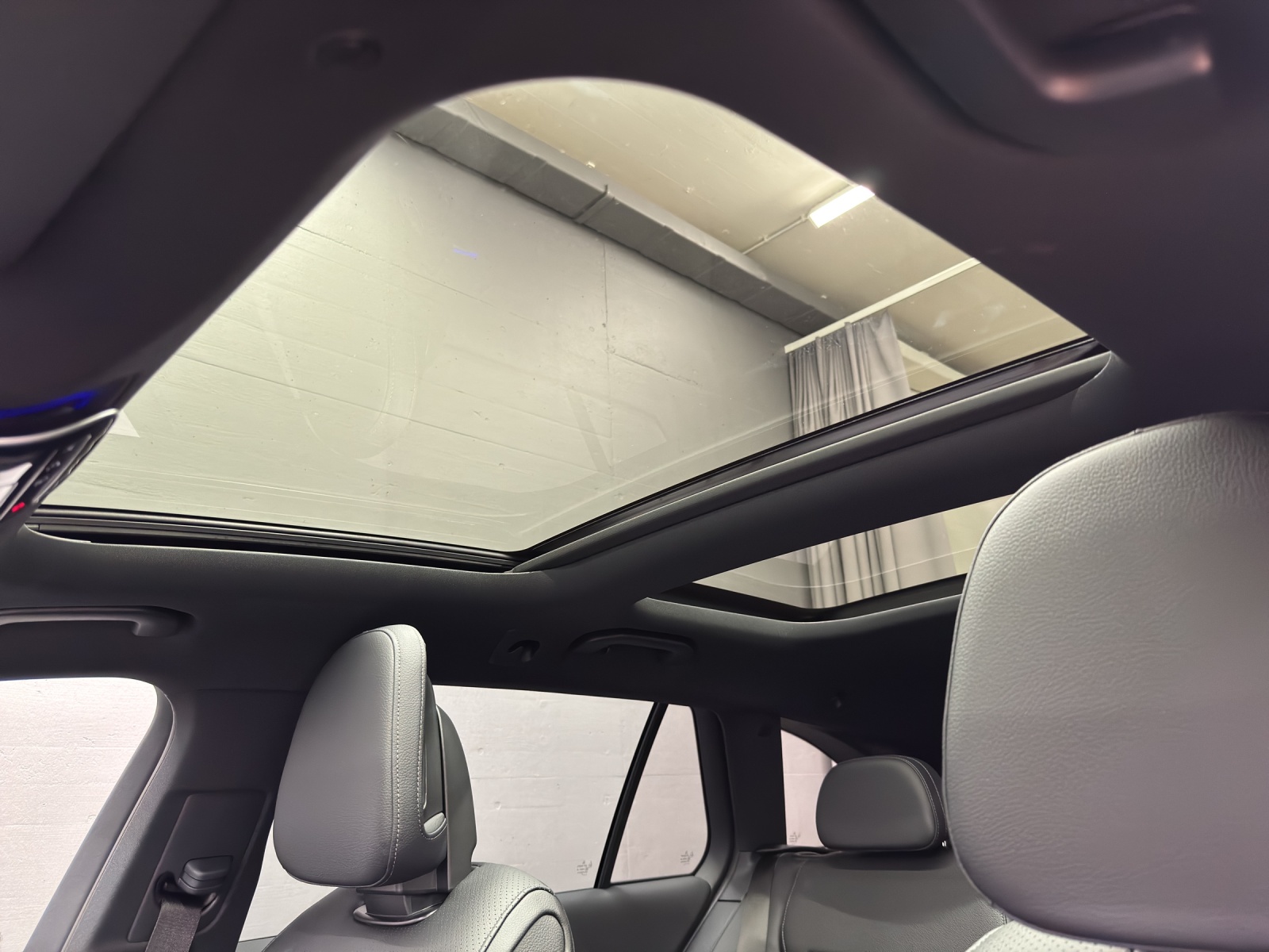 MERCEDES-BENZ C 220 d AMG Line 4Matic T- Modell Swiss Star-image-15
