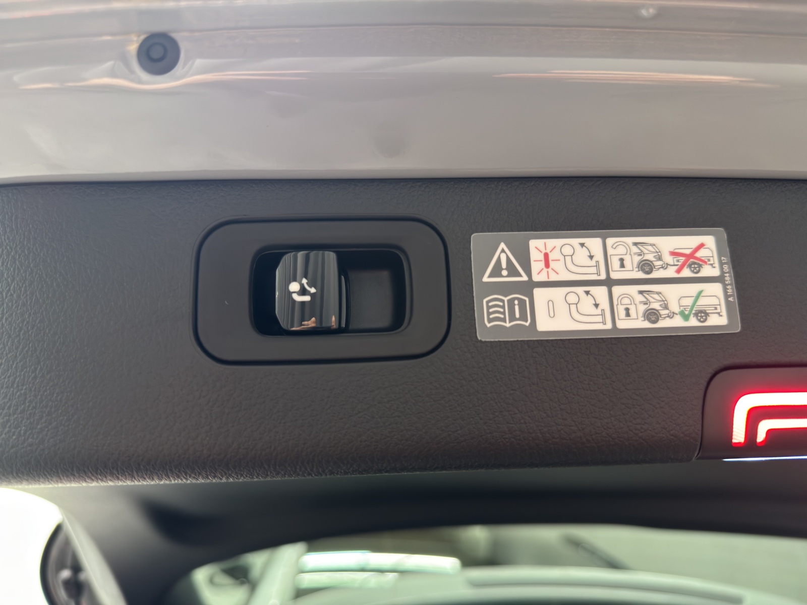 MERCEDES-BENZ C 220 d AMG Line 4Matic T- Modell Swiss Star-image-12