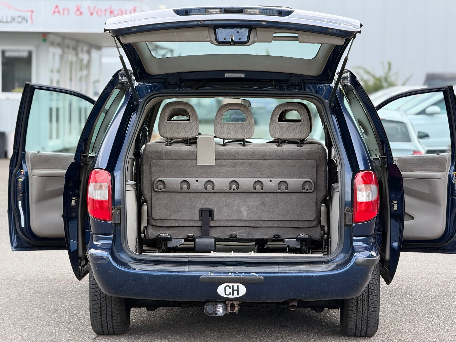 CHRYSLER Voyager 2.4 SE-image-9