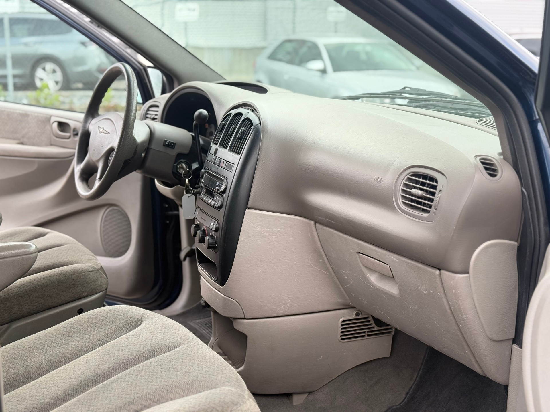 CHRYSLER Voyager 2.4 SE-image-7