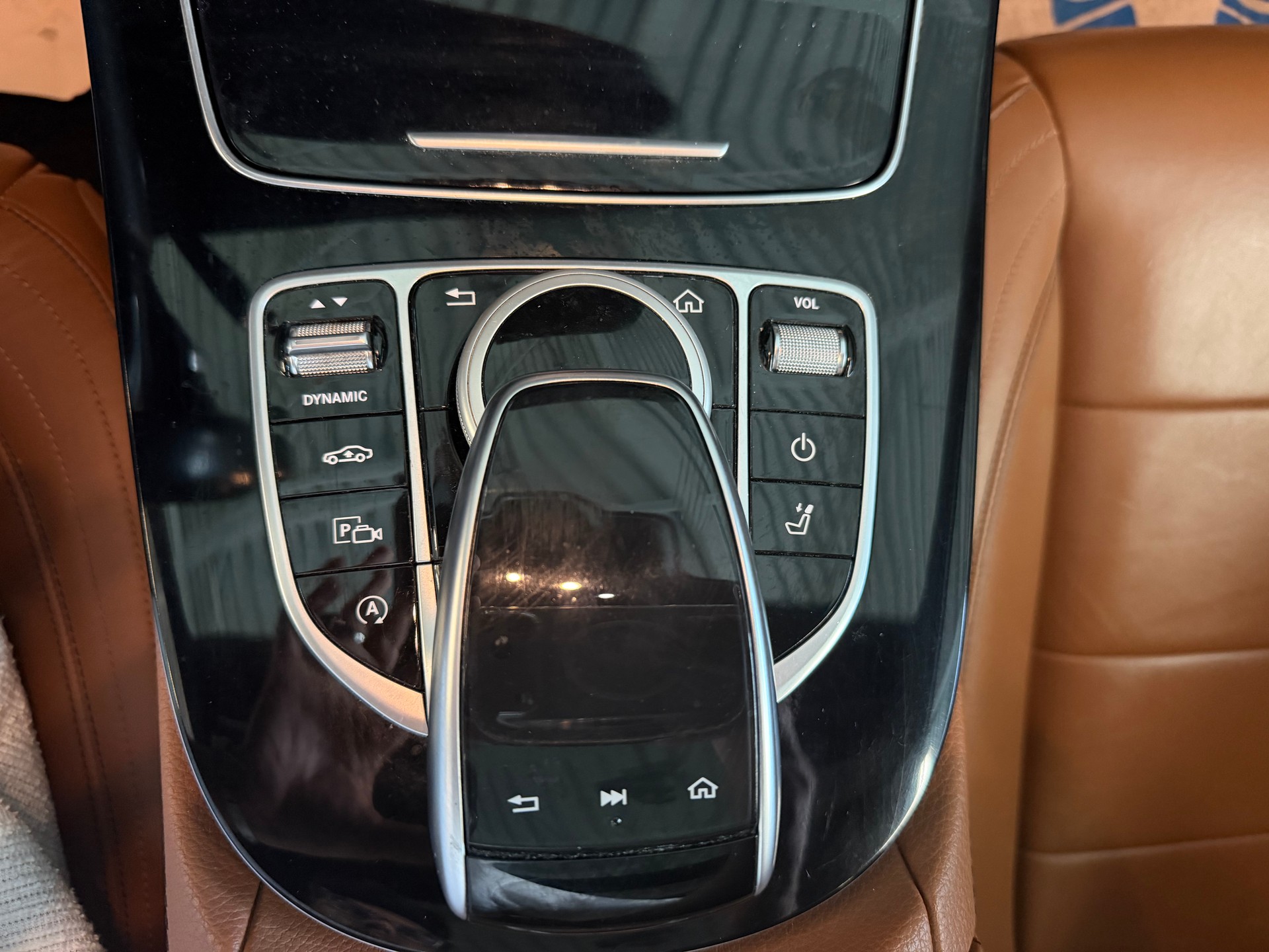 MERCEDES-BENZ E 220 d AMG Line 4Matic 9G-Tronic | CH-Auto | AHK | 360 Kamera-image-15