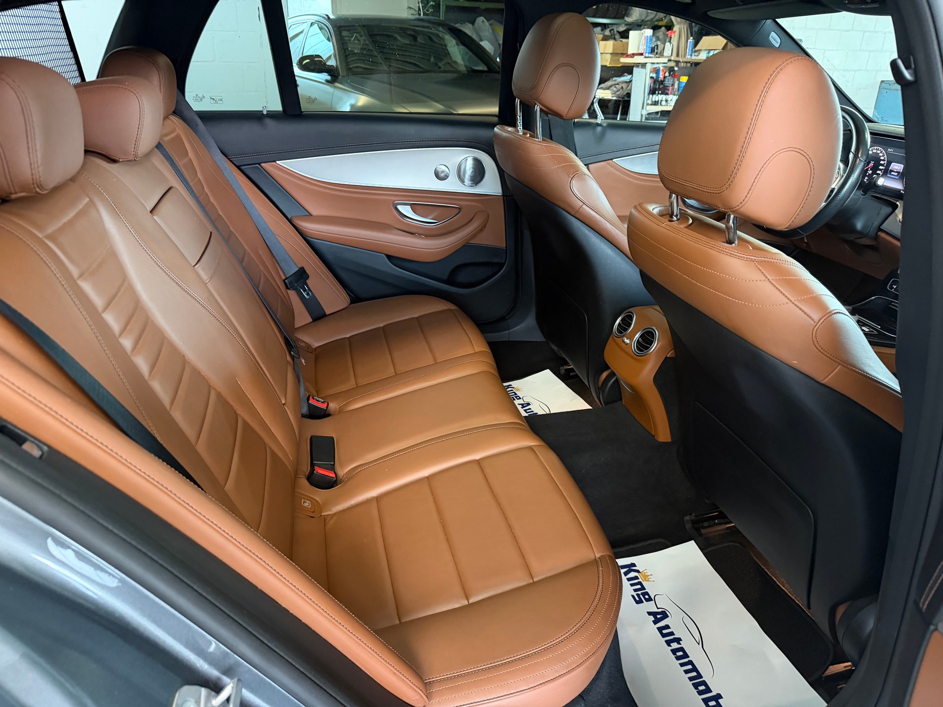 MERCEDES-BENZ E 220 d AMG Line 4Matic 9G-Tronic | CH-Auto | AHK | 360 Kamera-image-10