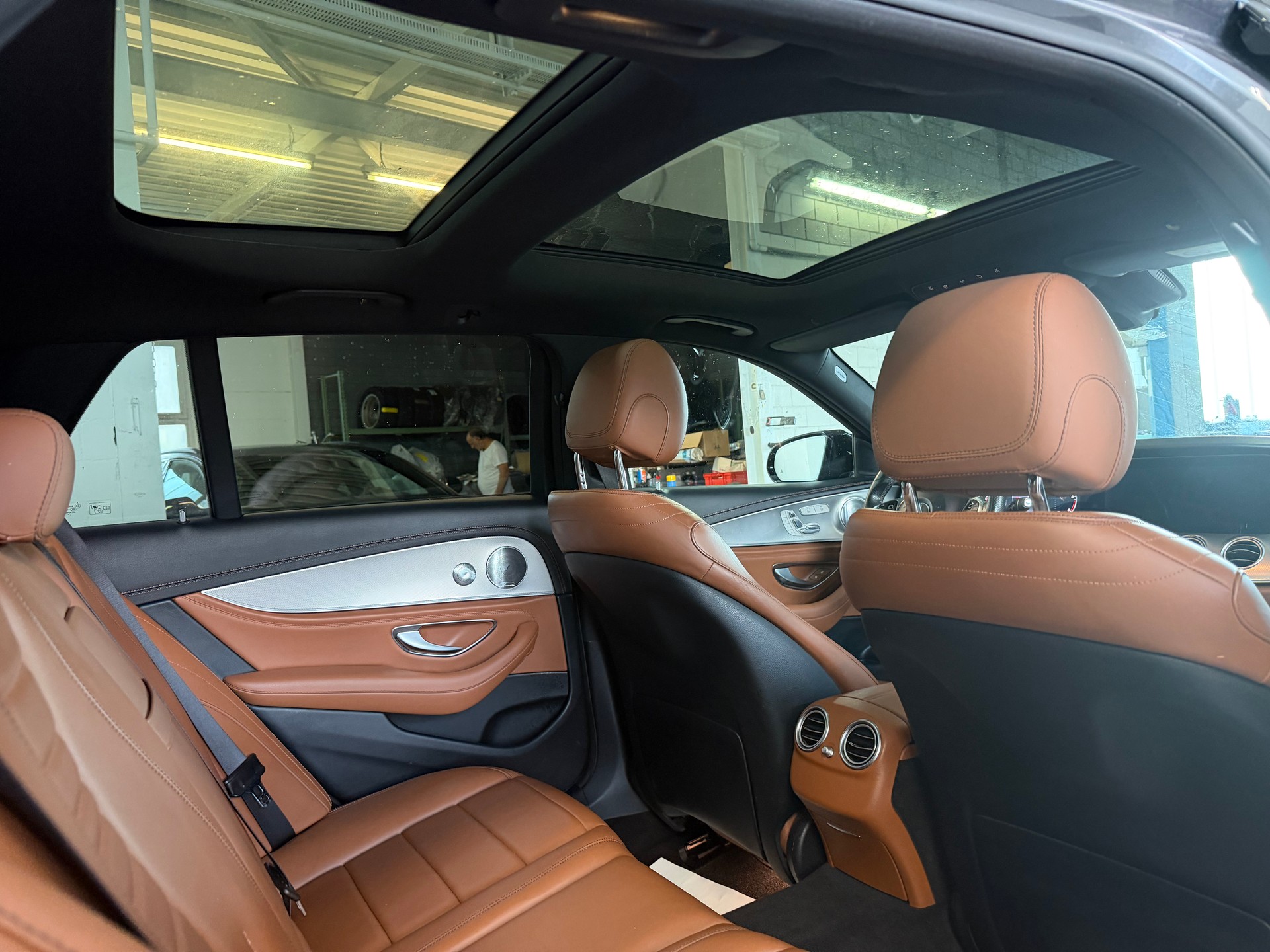 MERCEDES-BENZ E 220 d AMG Line 4Matic 9G-Tronic | CH-Auto | AHK | 360 Kamera-image-11