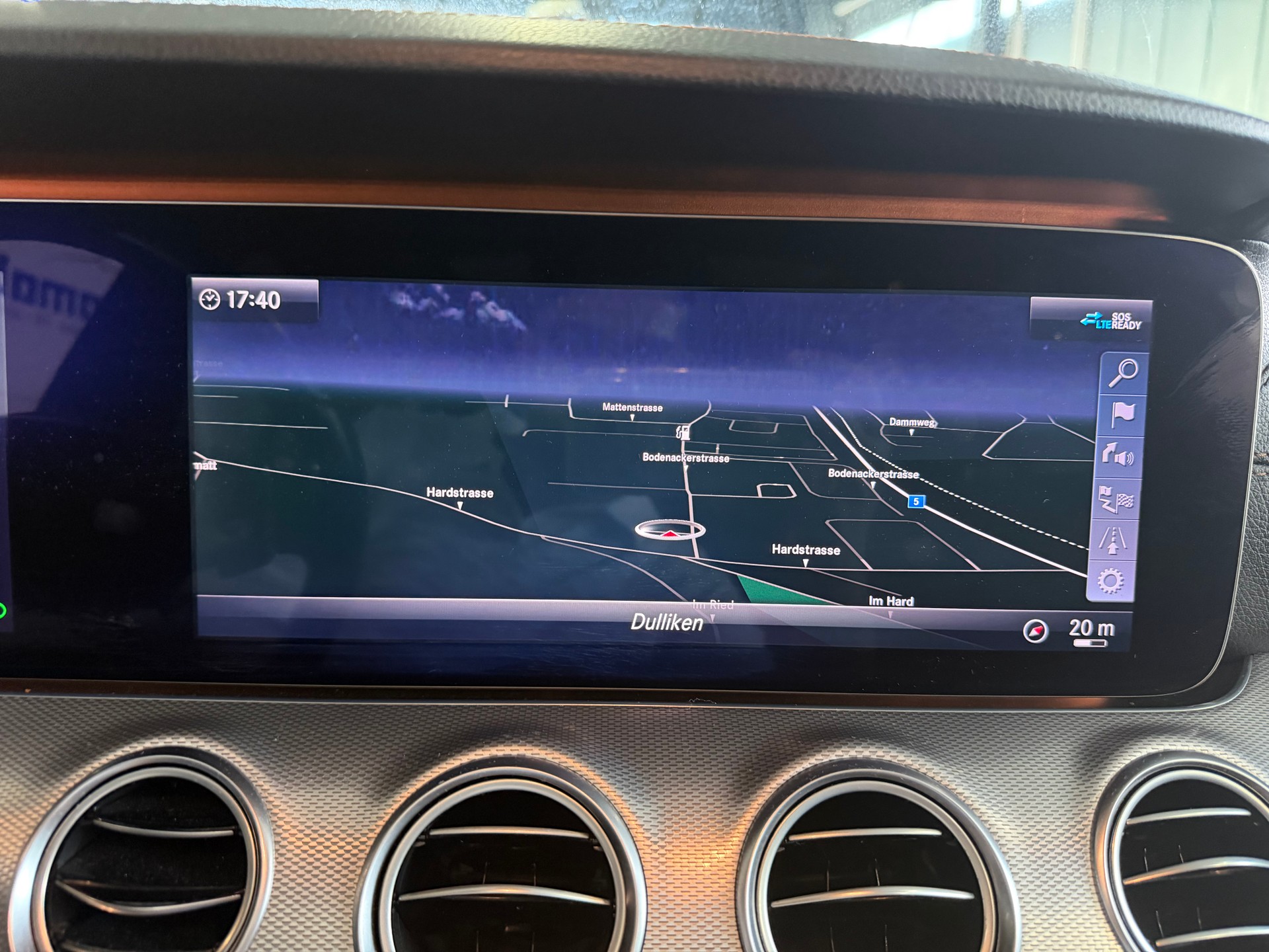 MERCEDES-BENZ E 220 d AMG Line 4Matic 9G-Tronic | CH-Auto | AHK | 360 Kamera-image-16