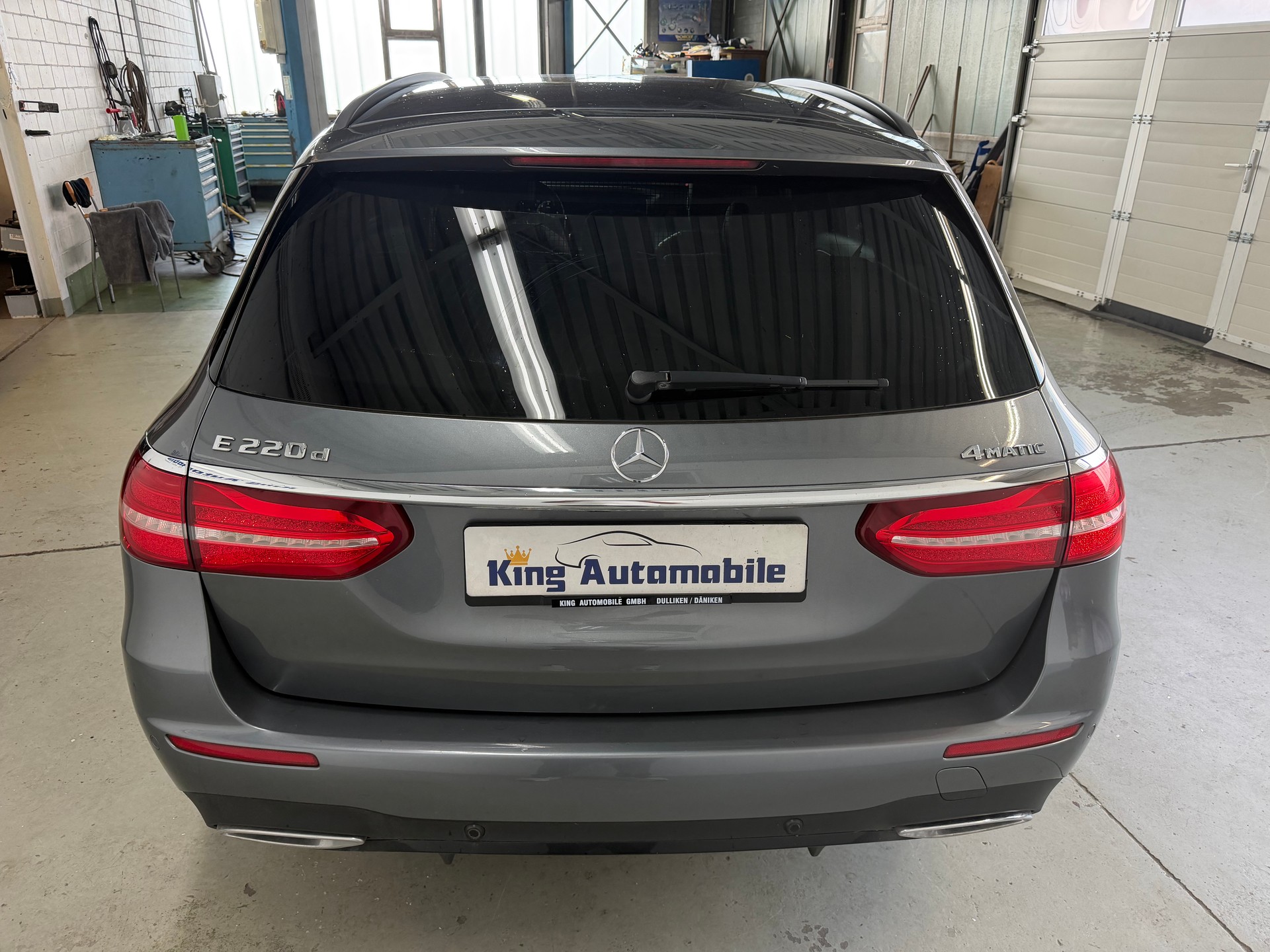 MERCEDES-BENZ E 220 d AMG Line 4Matic 9G-Tronic | CH-Auto | AHK | 360 Kamera-image-5