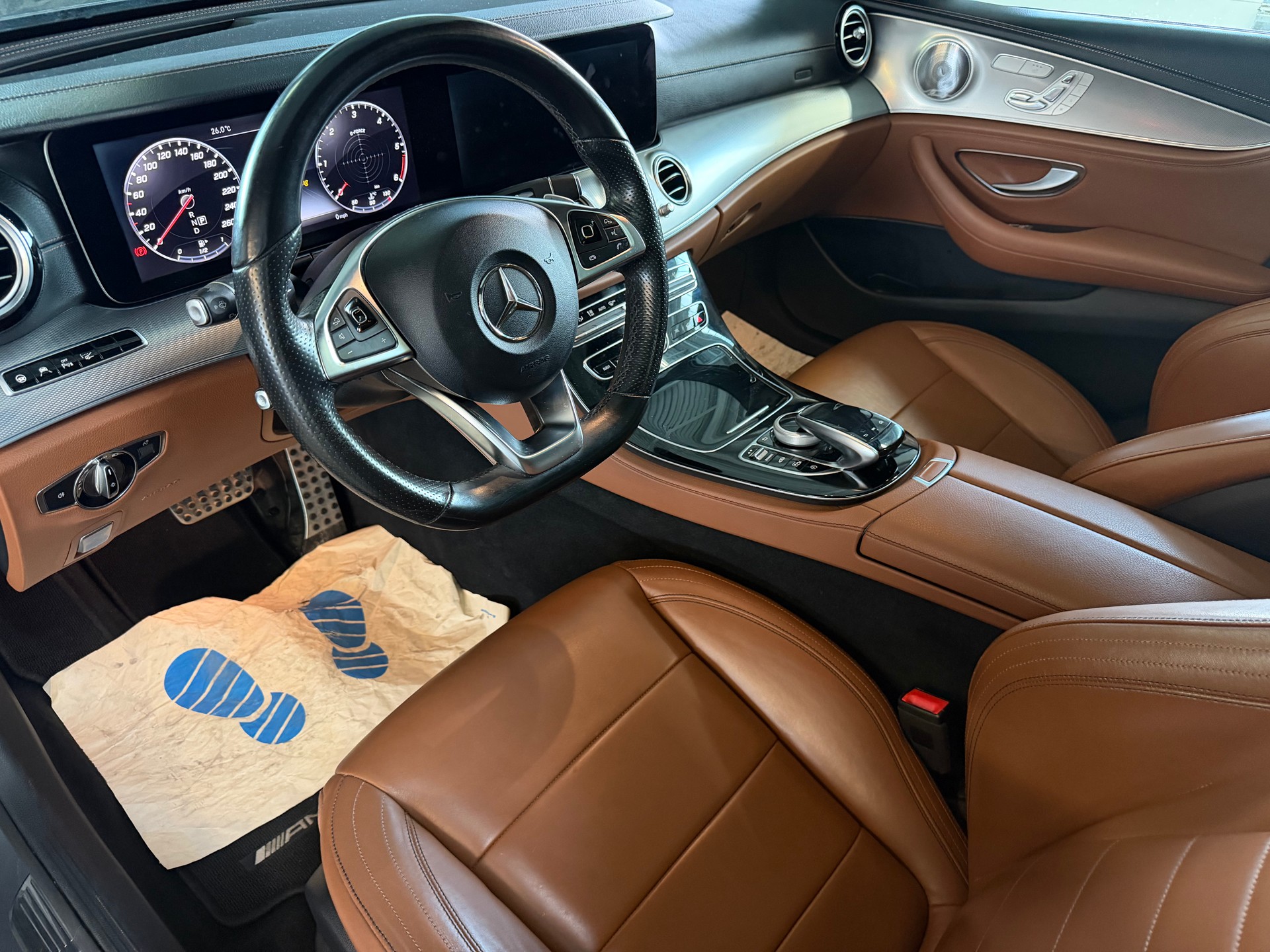 MERCEDES-BENZ E 220 d AMG Line 4Matic 9G-Tronic | CH-Auto | AHK | 360 Kamera-image-7