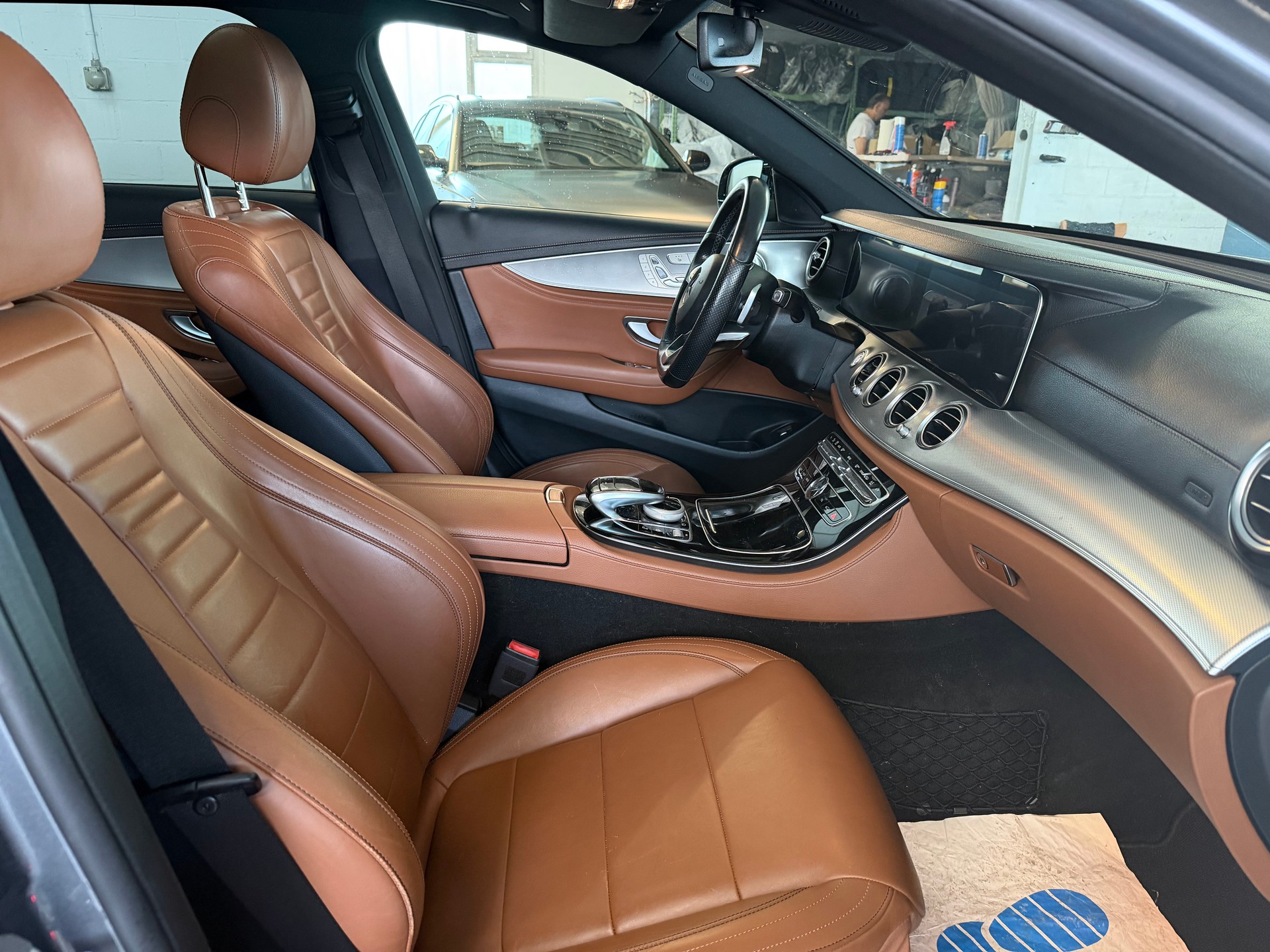 MERCEDES-BENZ E 220 d AMG Line 4Matic 9G-Tronic | CH-Auto | AHK | 360 Kamera-image-8