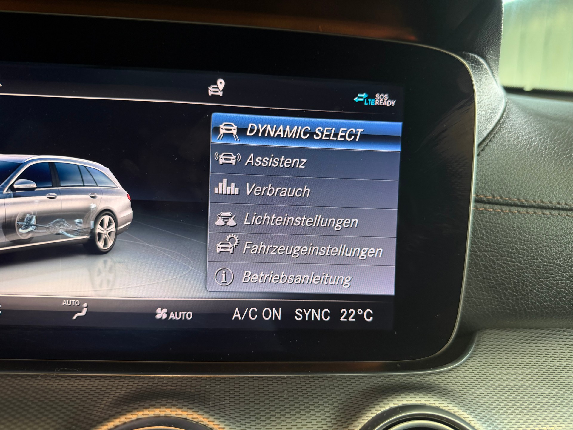 MERCEDES-BENZ E 220 d AMG Line 4Matic 9G-Tronic | CH-Auto | AHK | 360 Kamera-image-18