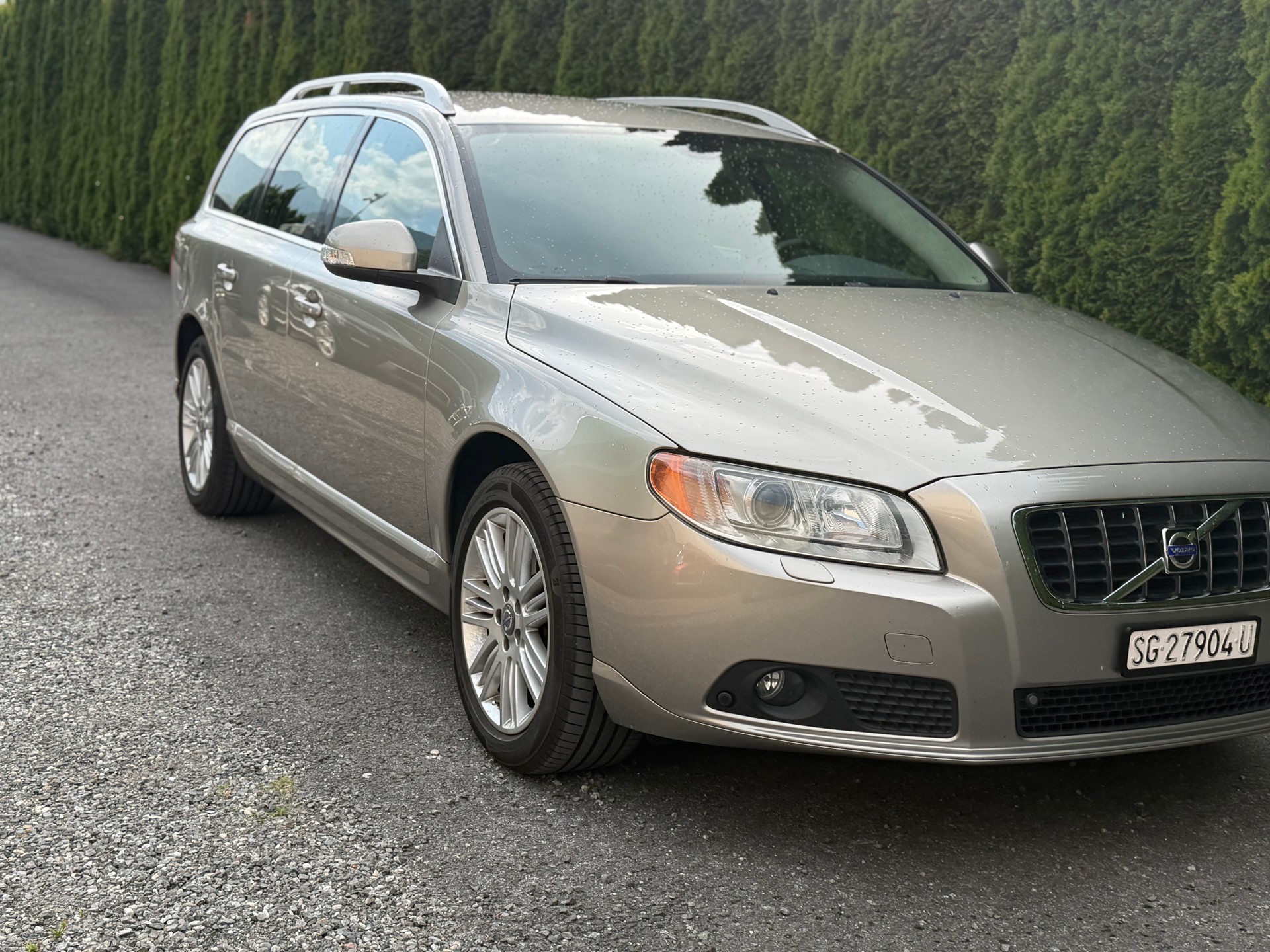 VOLVO V70 D5 Momentum-image-2