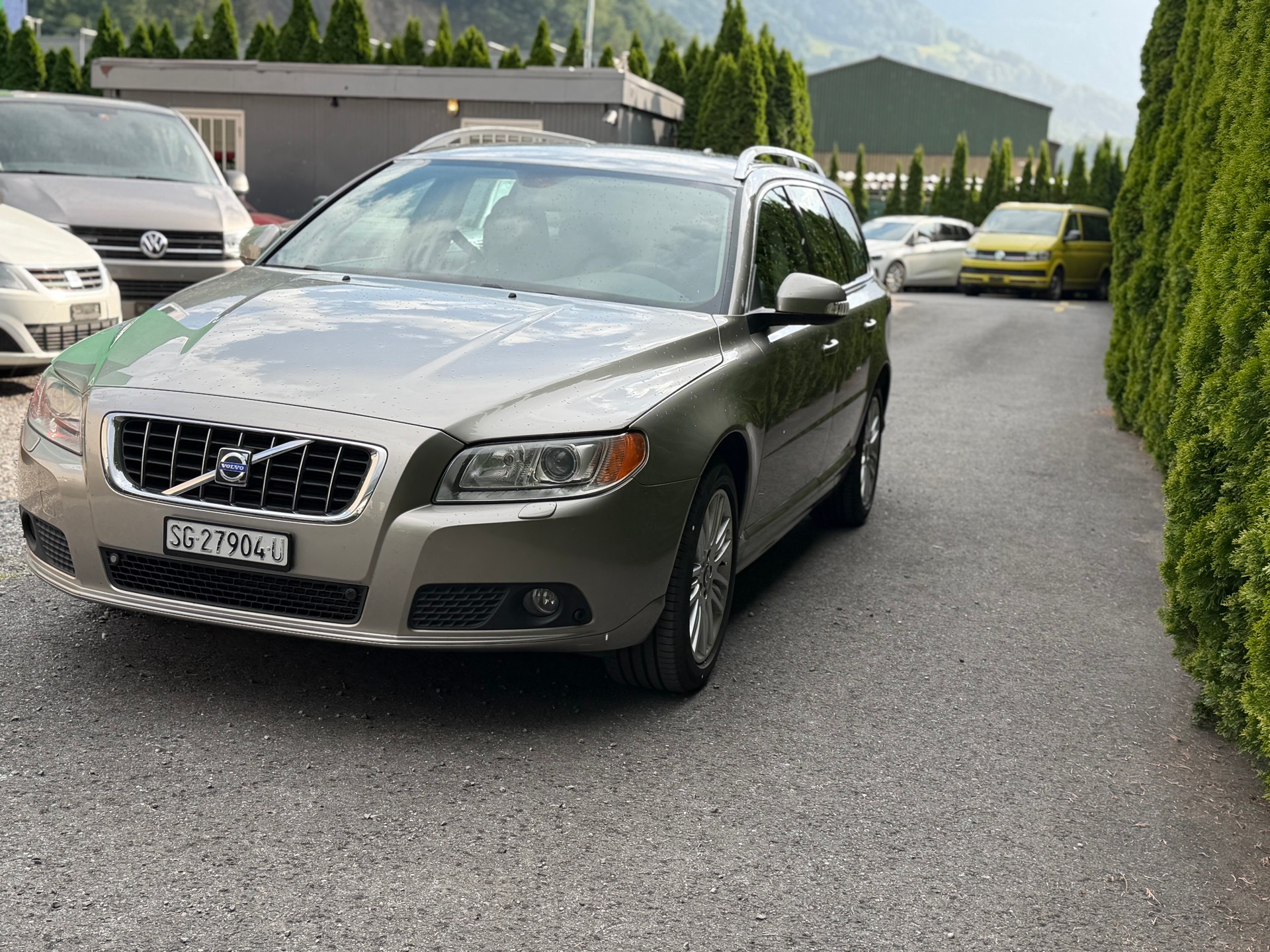 VOLVO V70 D5 Momentum-image-1