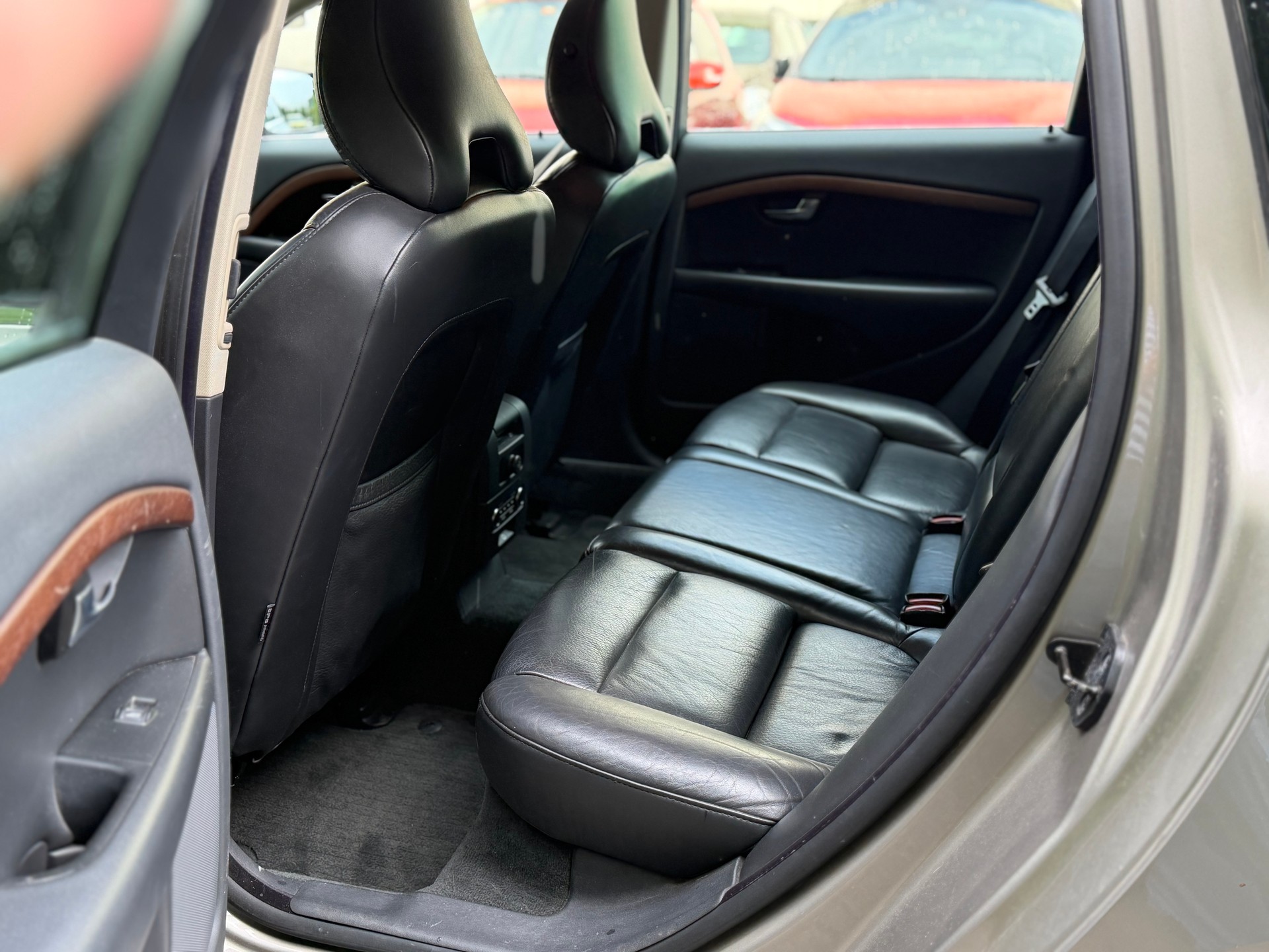 VOLVO V70 D5 Momentum-image-8
