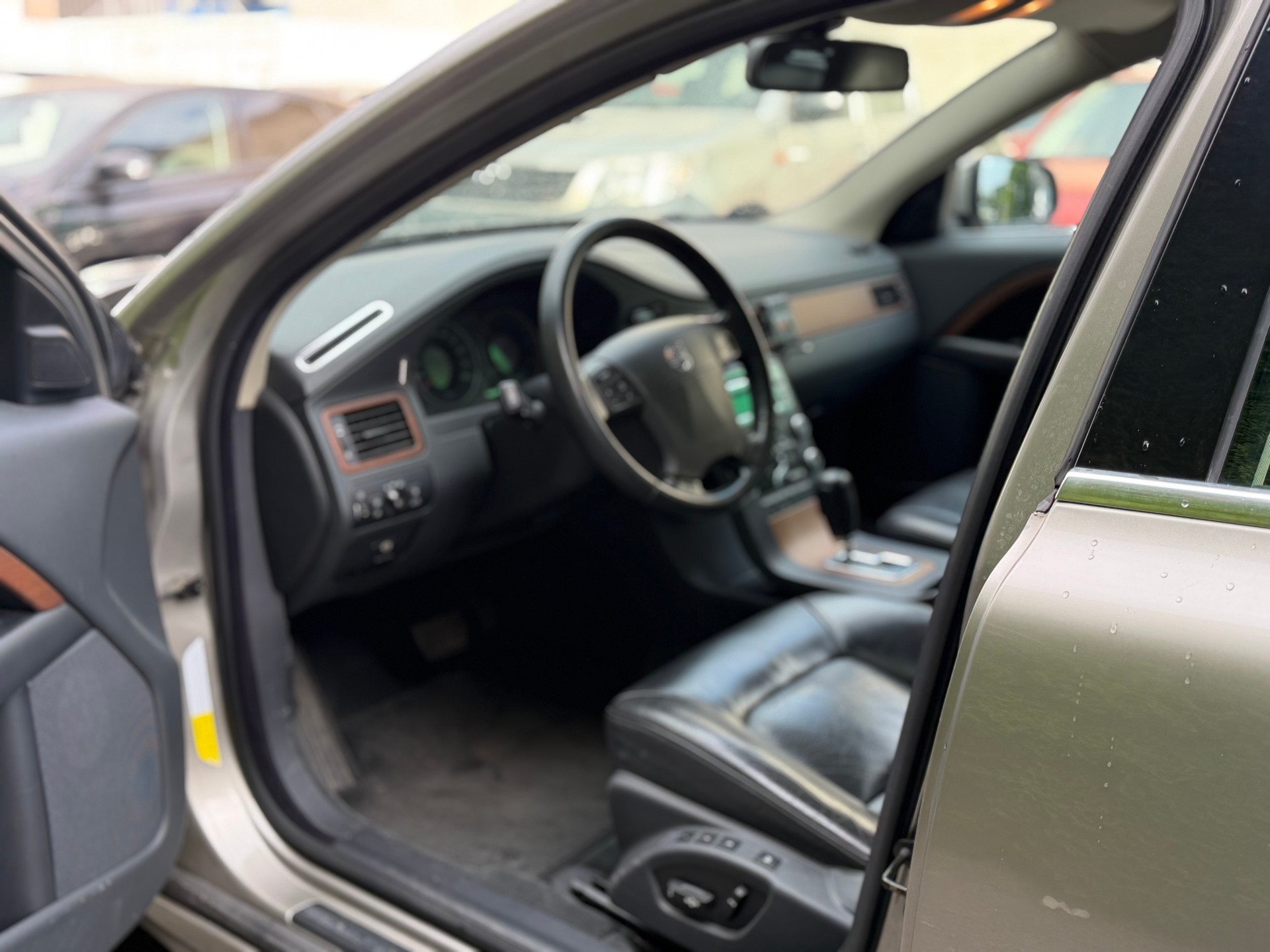 VOLVO V70 D5 Momentum-image-7