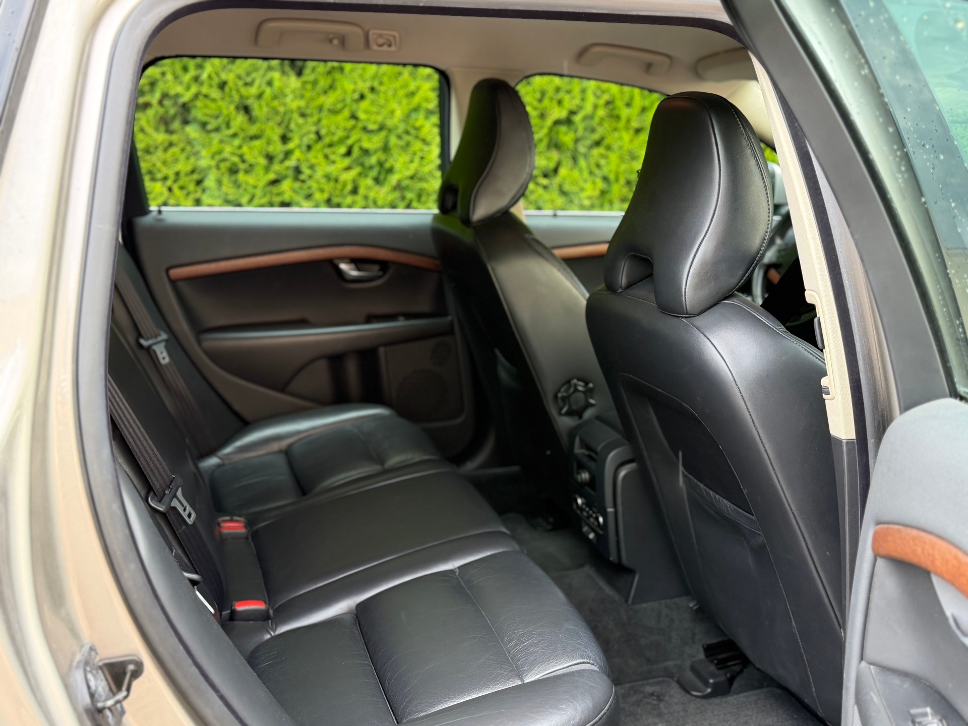 VOLVO V70 D5 Momentum-image-12