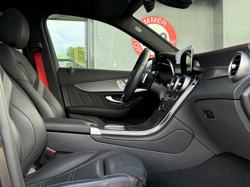 MERCEDES-BENZ GLC 300 e AMG Line 4Matic 9G-Tronic-image-9