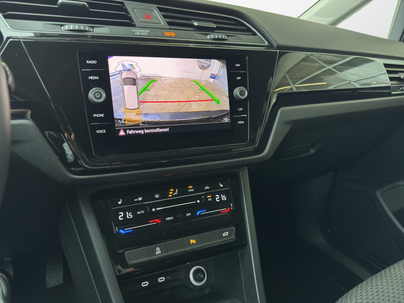 VW Touran 1.5 TSI Comfortline DSG-image-10