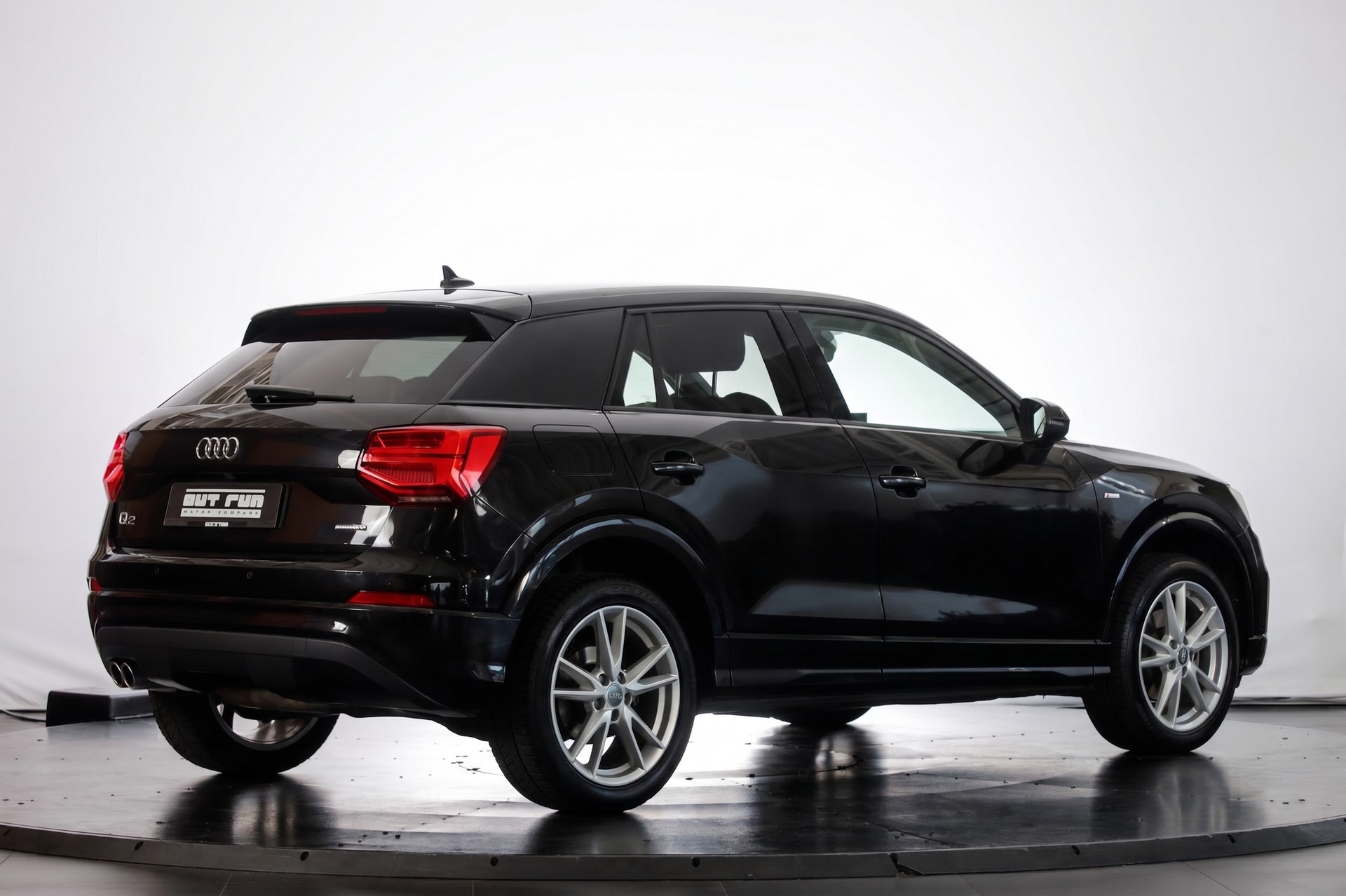 AUDI Q2 2.0 TDI sport quattro S-tronic-showroom-element-3