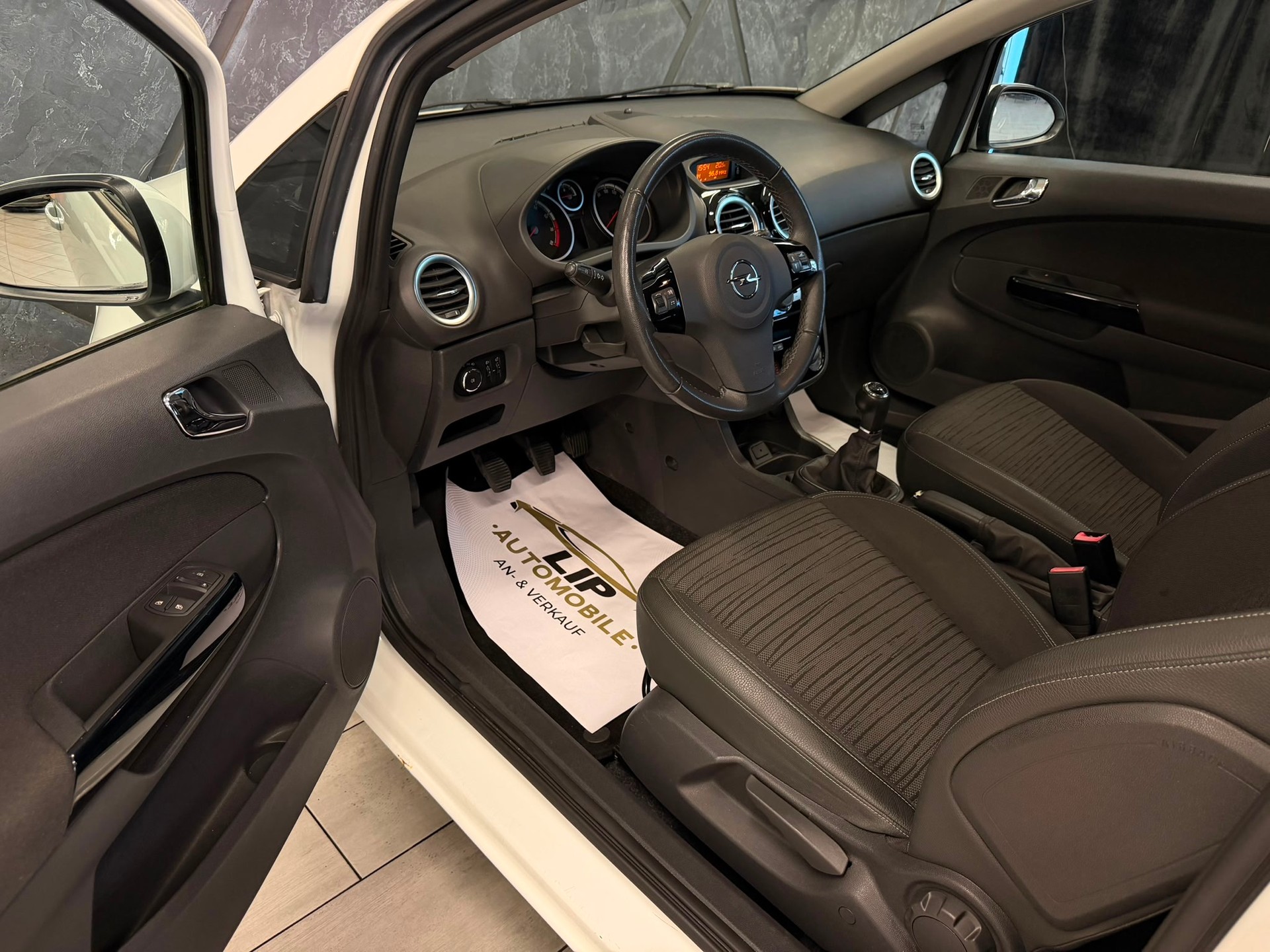 OPEL Corsa 1.4 TP Final Edition-image-10