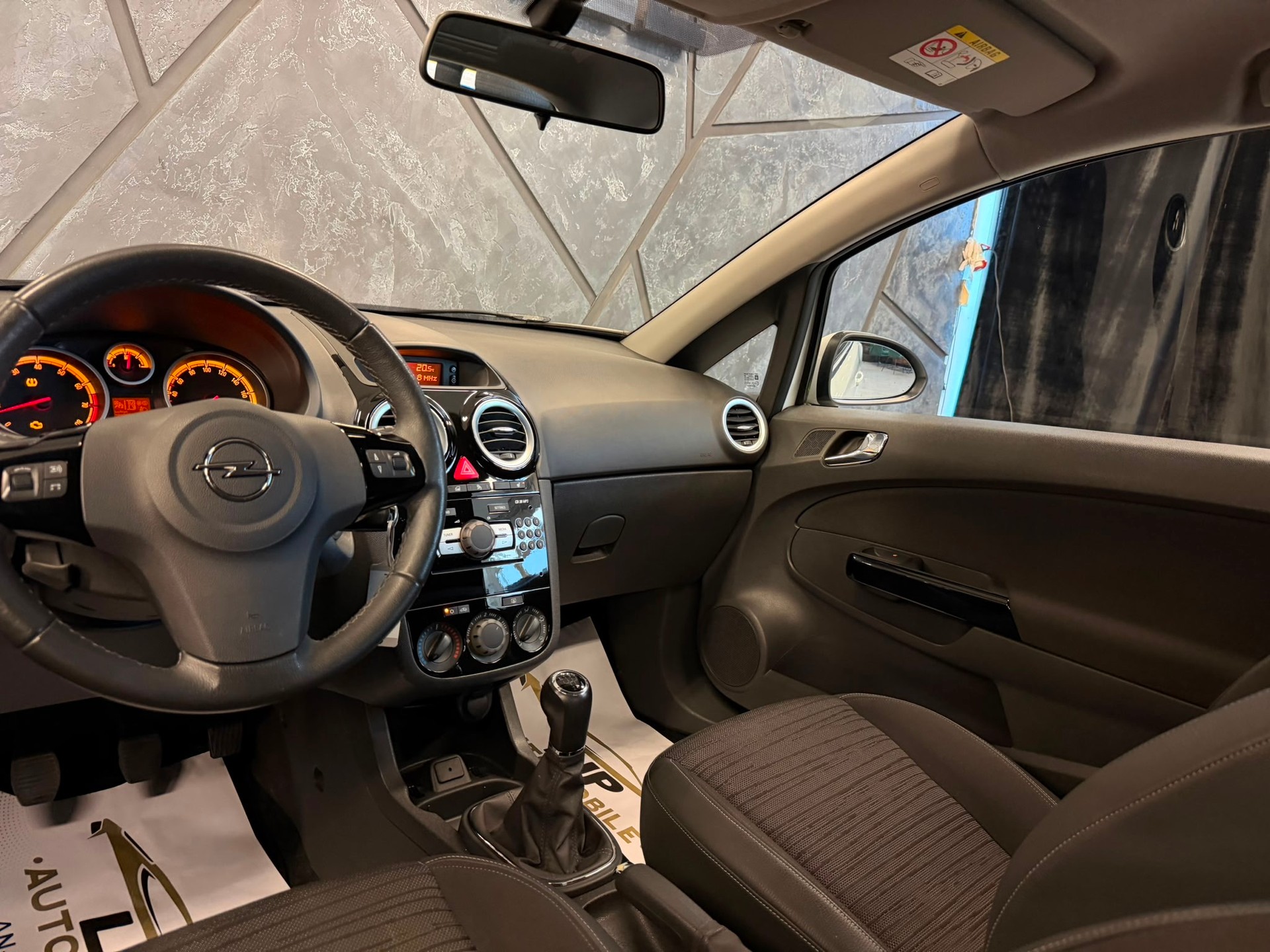 OPEL Corsa 1.4 TP Final Edition-image-9