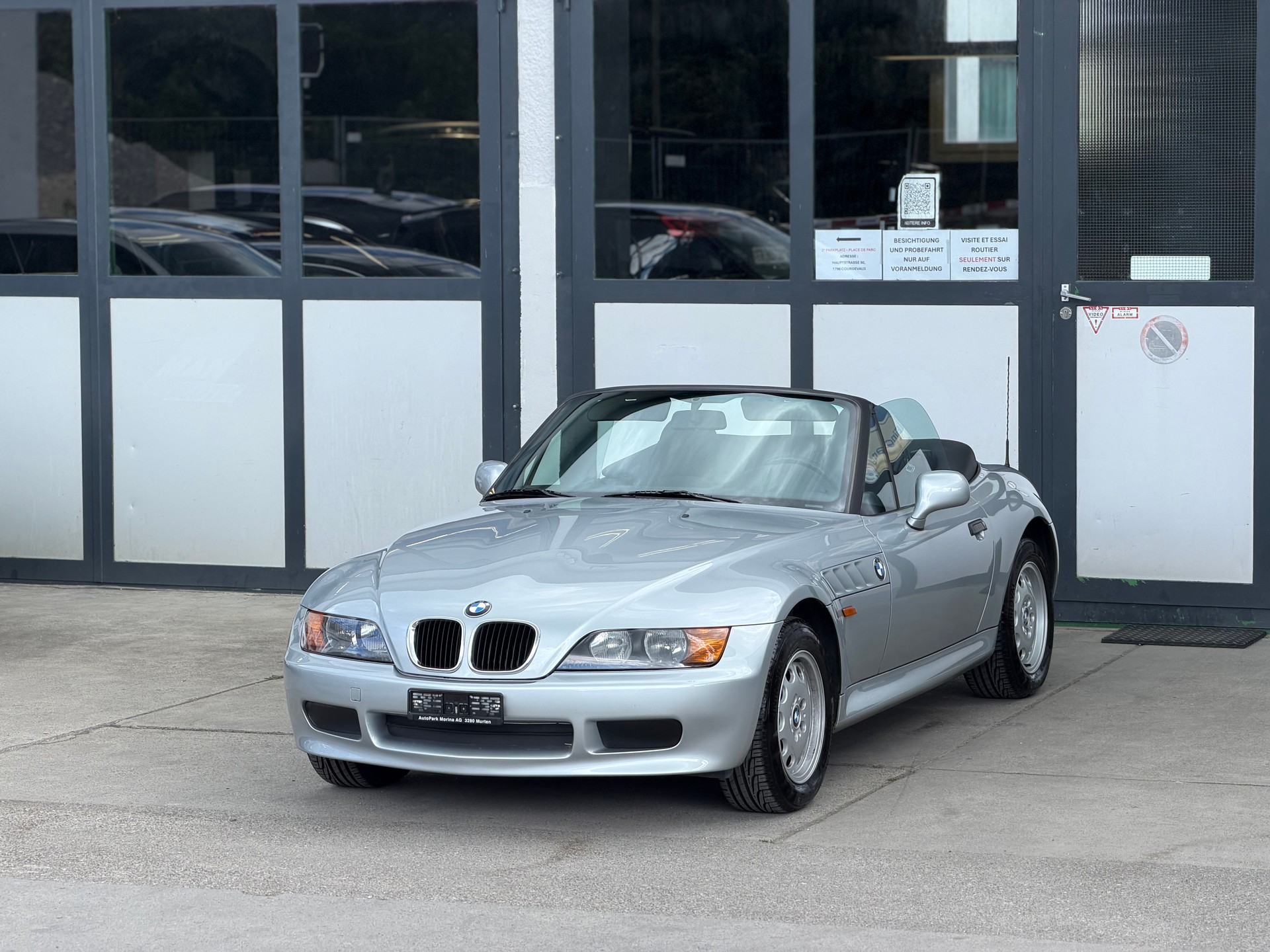 BMW Z3 1.9i Roadster-showroom-element-1