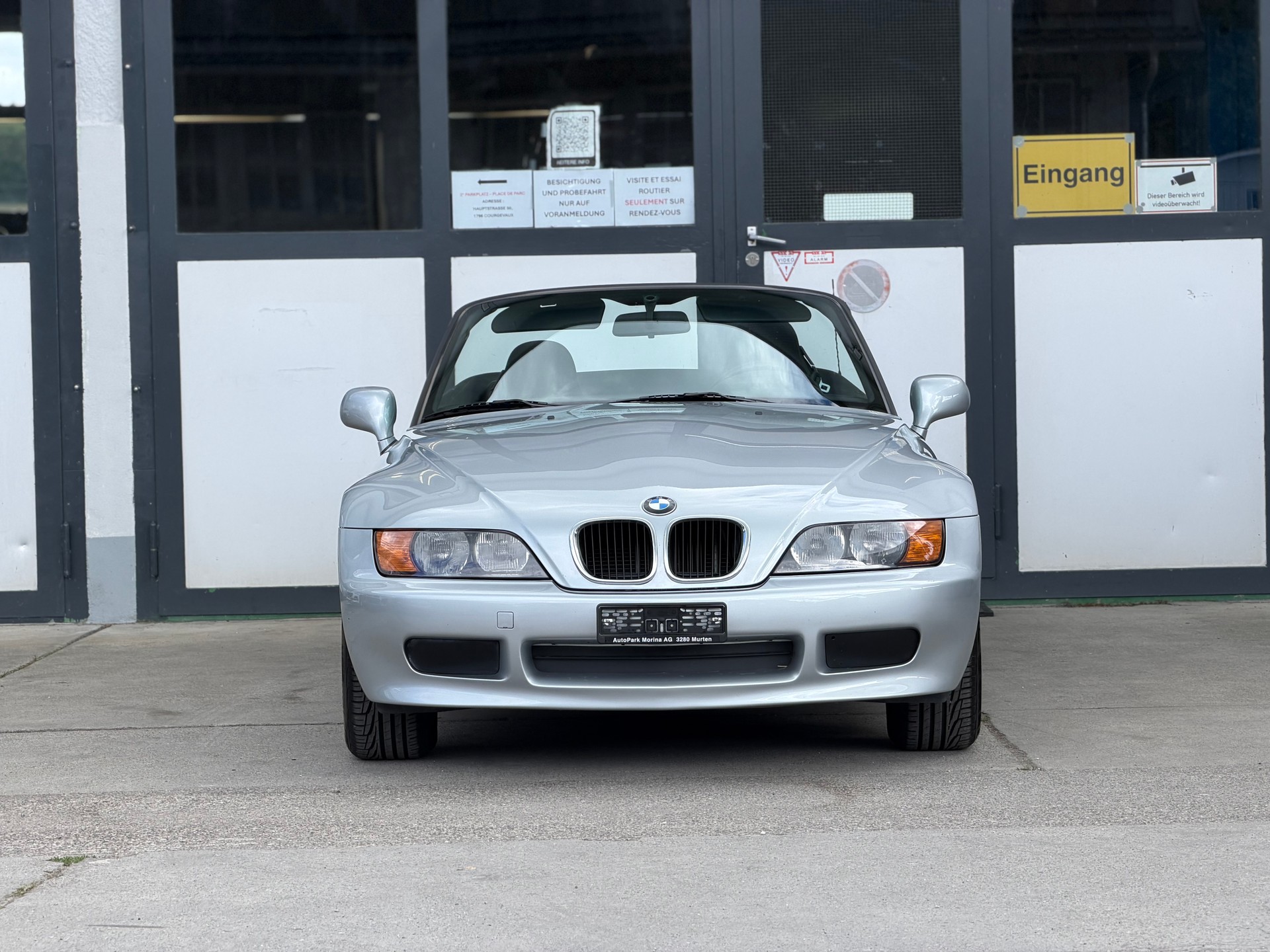BMW Z3 1.9i Roadster-showroom-element-2